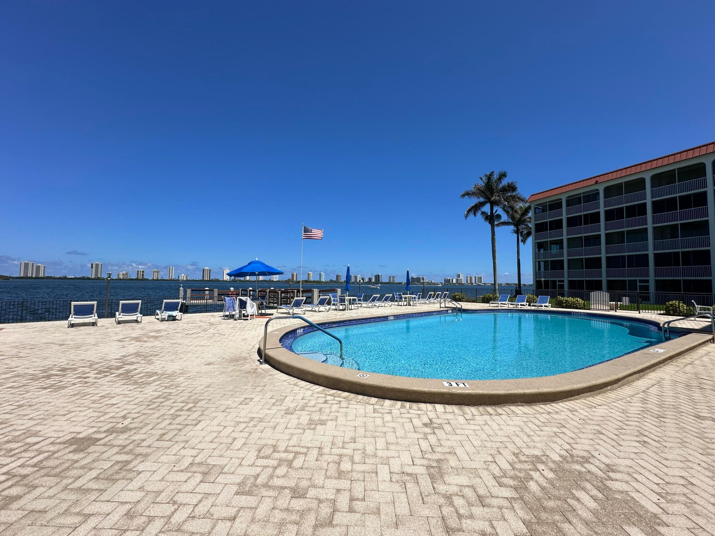 105 Paradise Harbour Boulevard 209