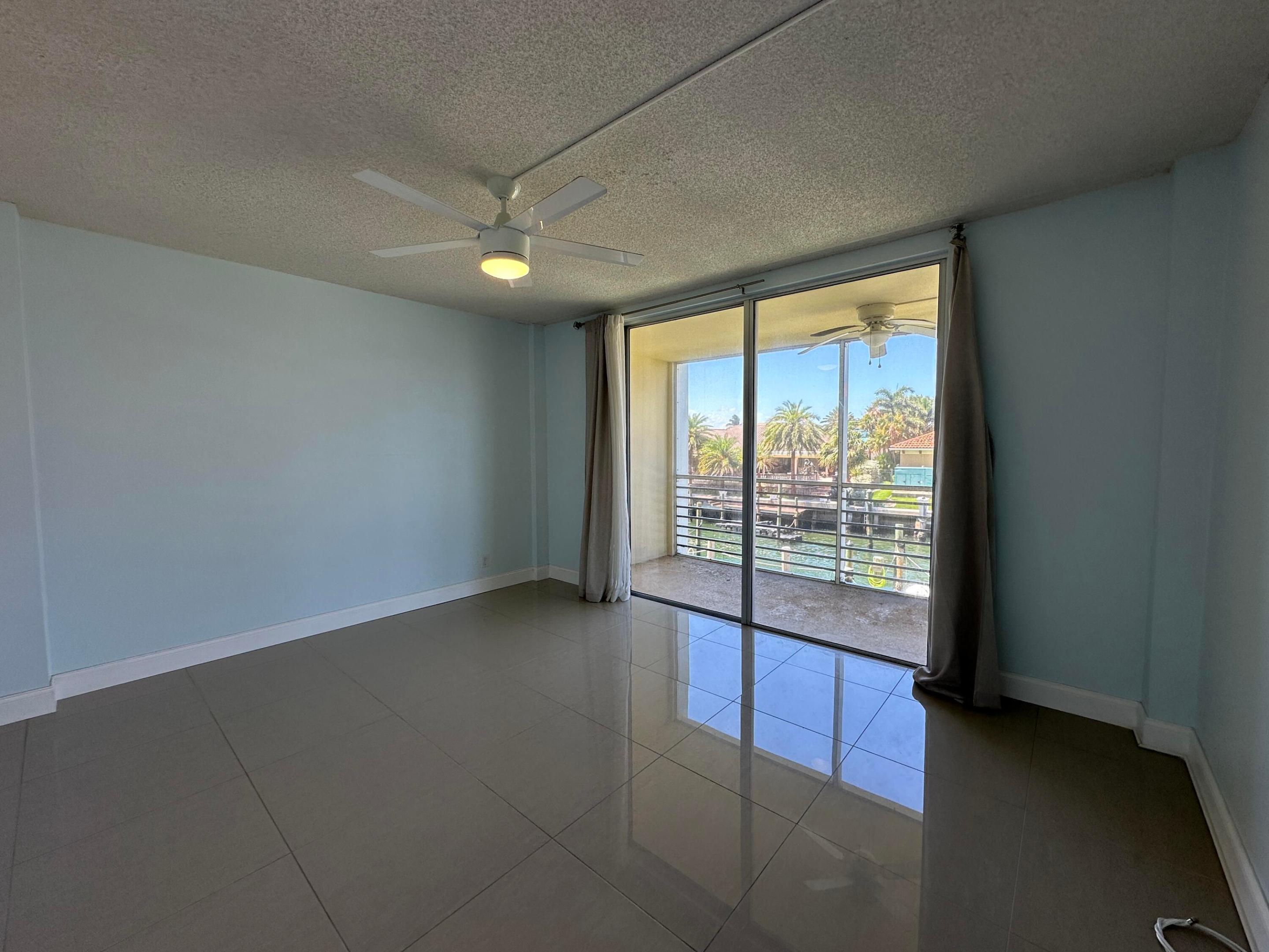 105 Paradise Harbour Boulevard 209