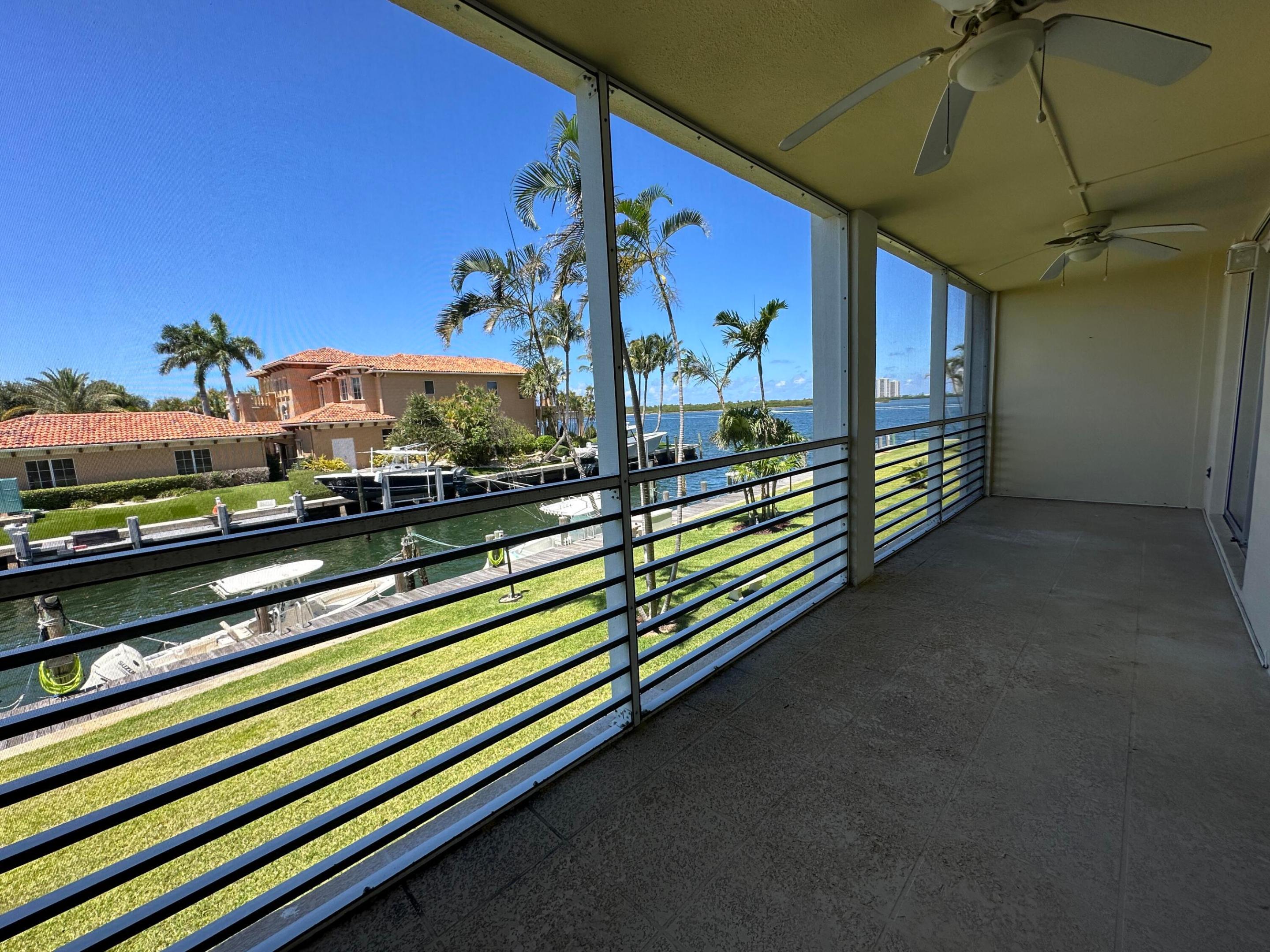 105 Paradise Harbour Boulevard 209