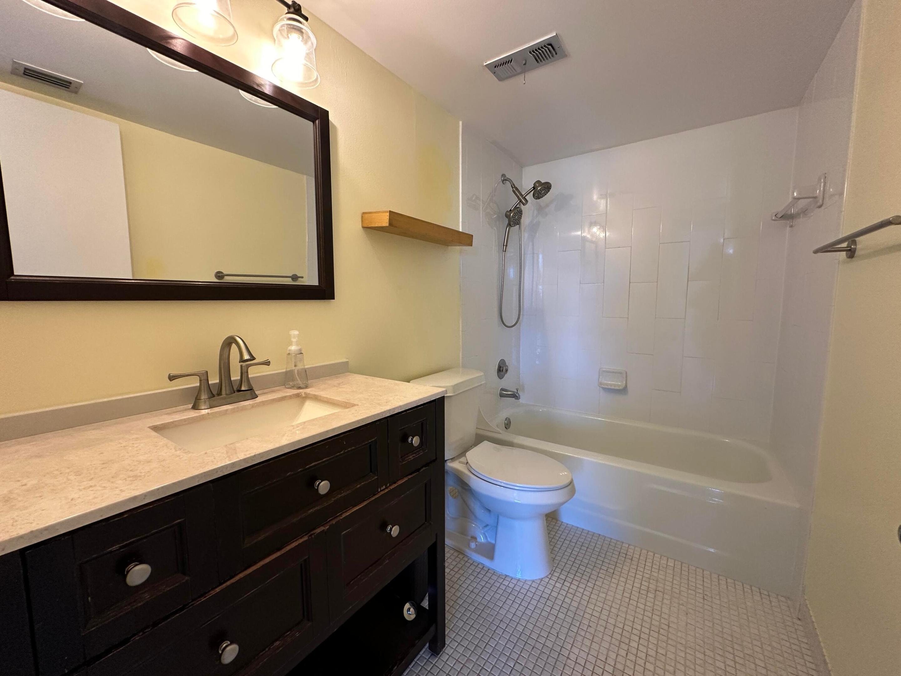 105 Paradise Harbour Boulevard 209
