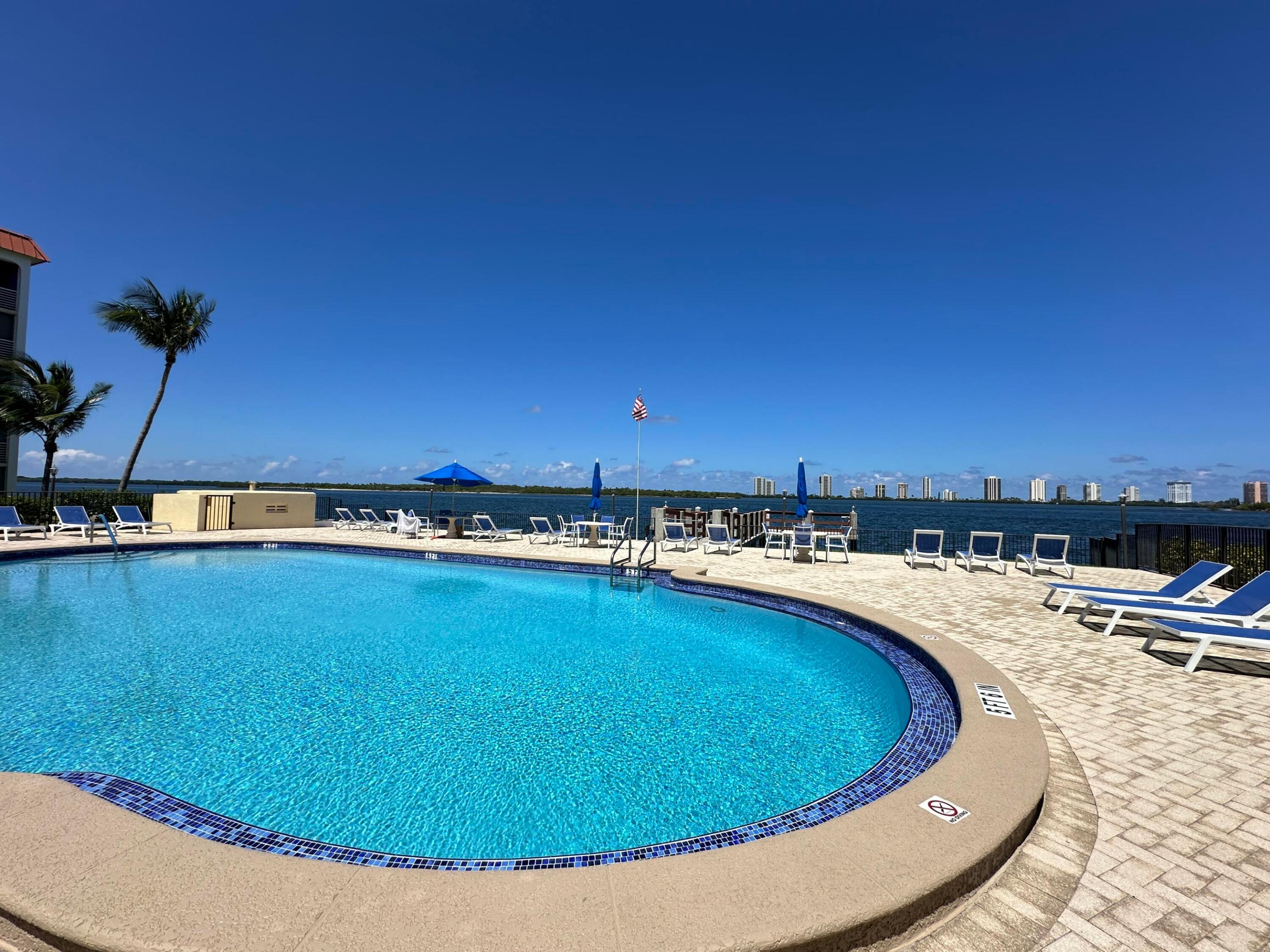 105 Paradise Harbour Boulevard 209