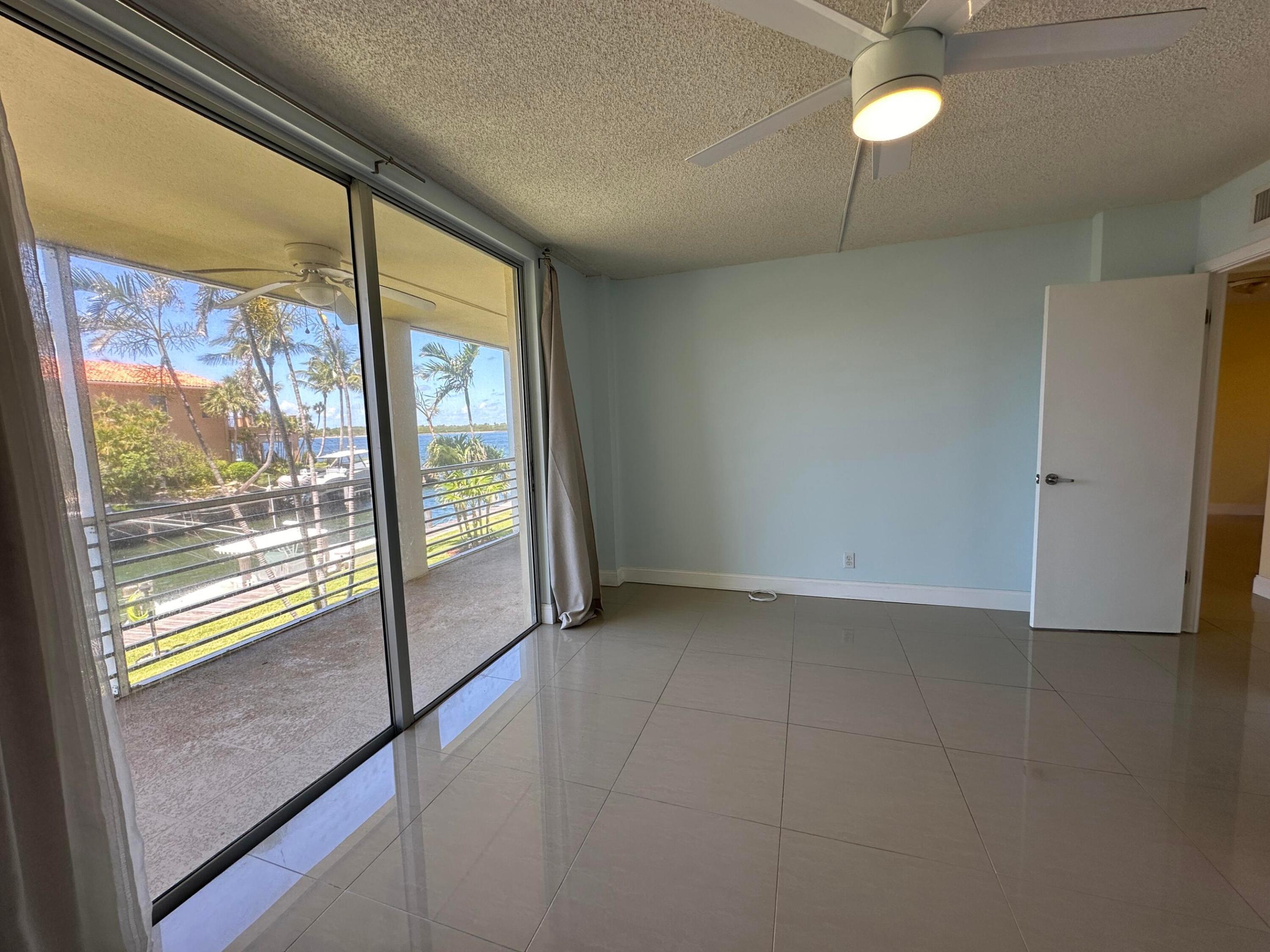 105 Paradise Harbour Boulevard 209