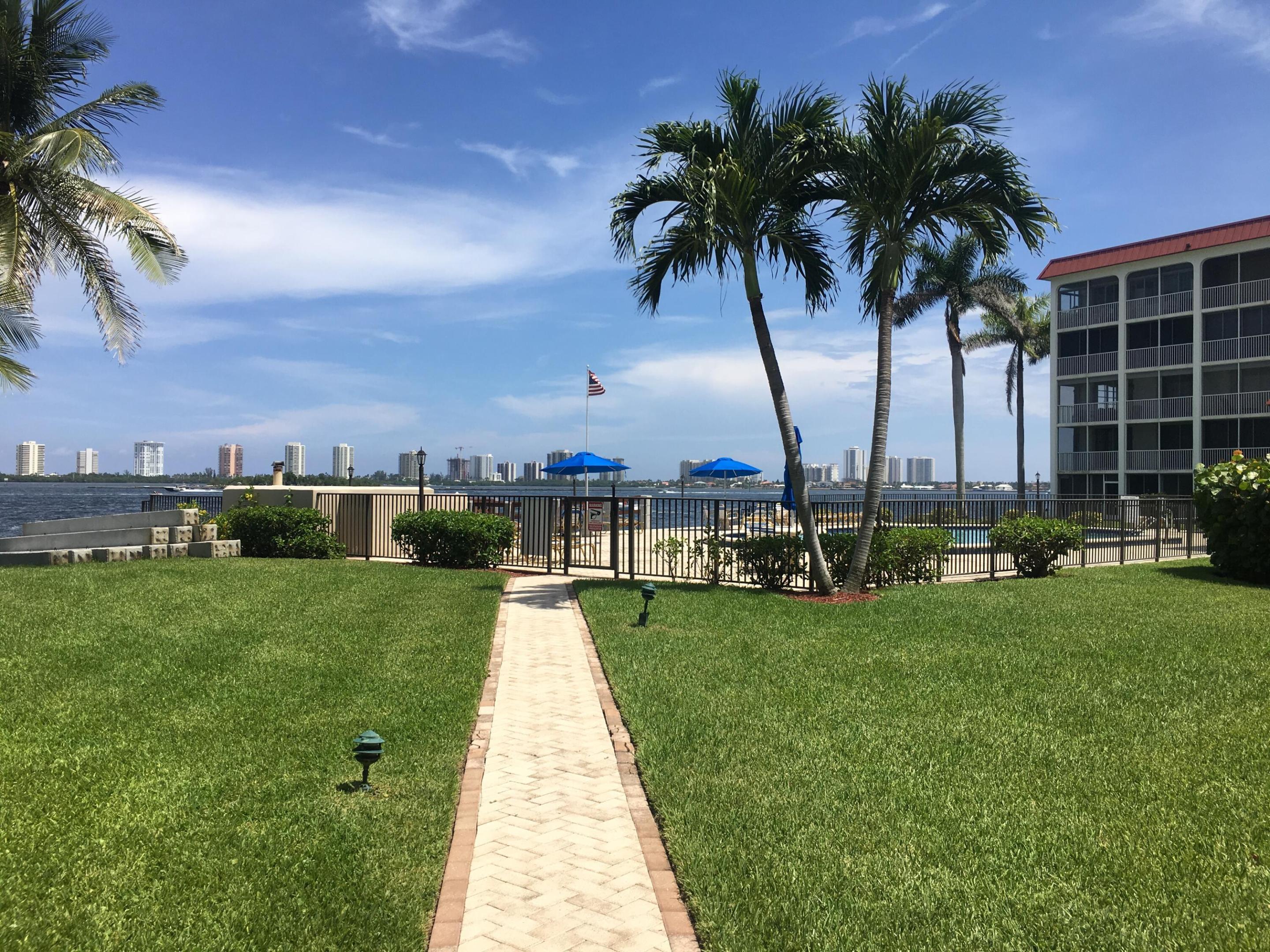 105 Paradise Harbour Boulevard 209