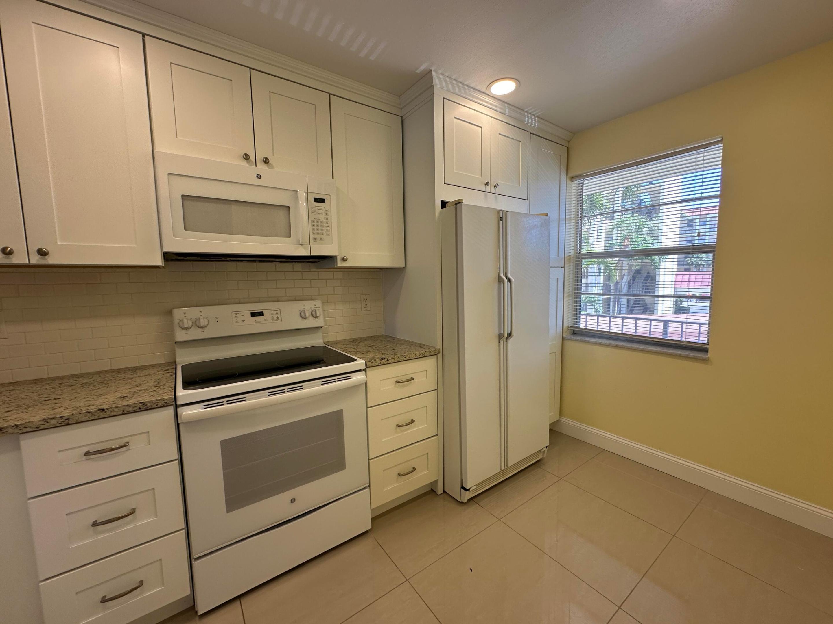 105 Paradise Harbour Boulevard 209