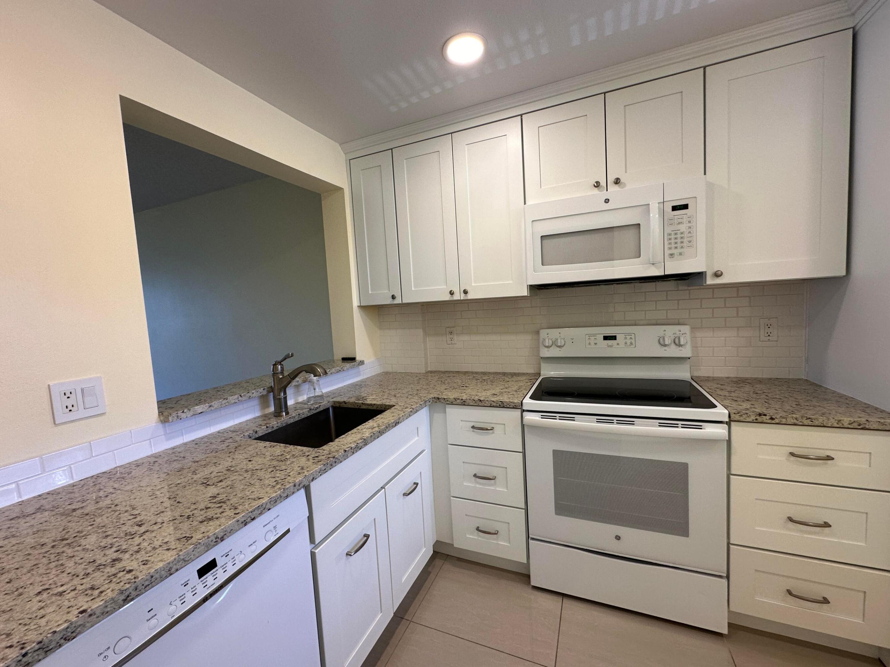105 Paradise Harbour Boulevard 209