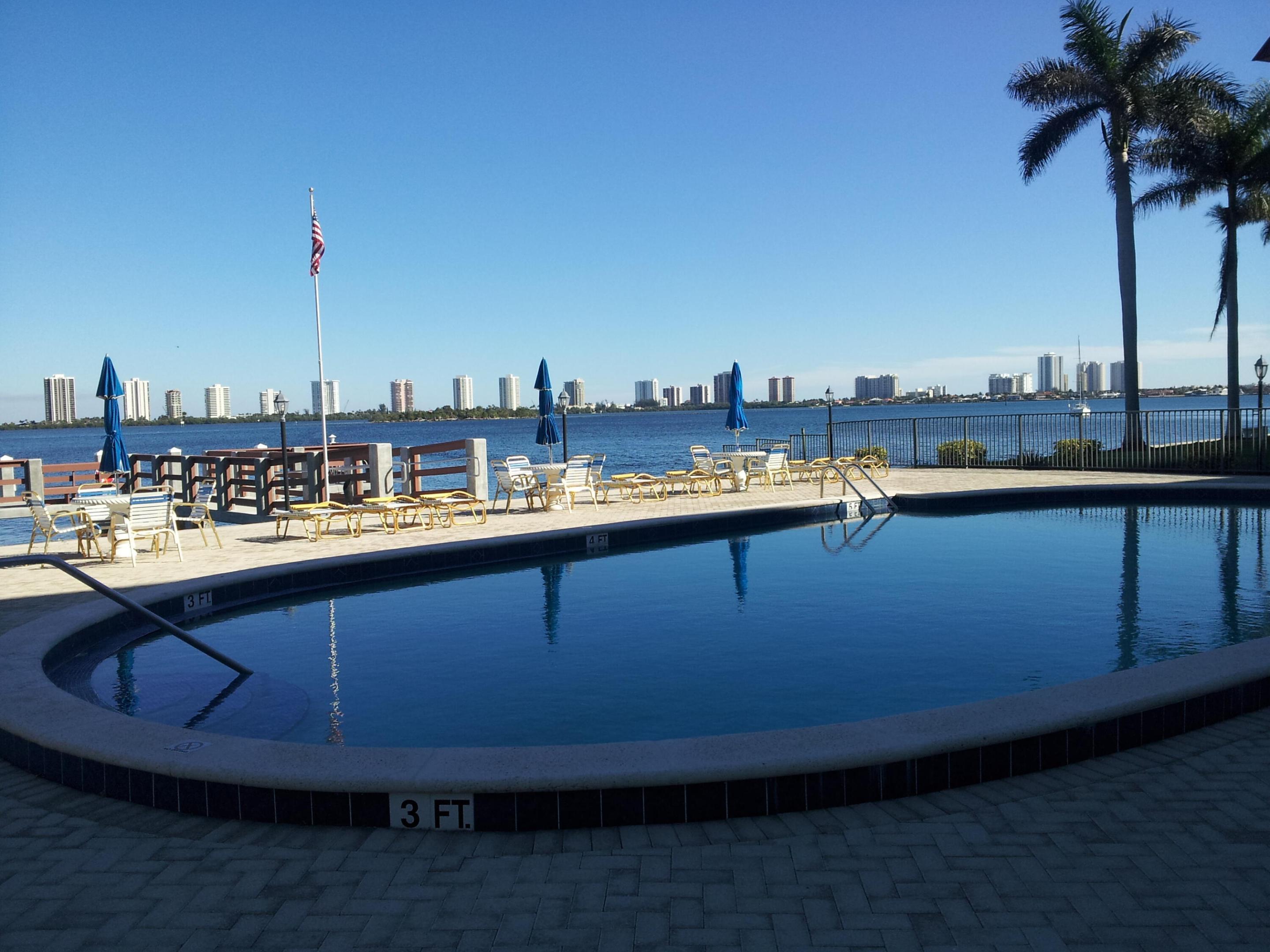 105 Paradise Harbour Boulevard 209