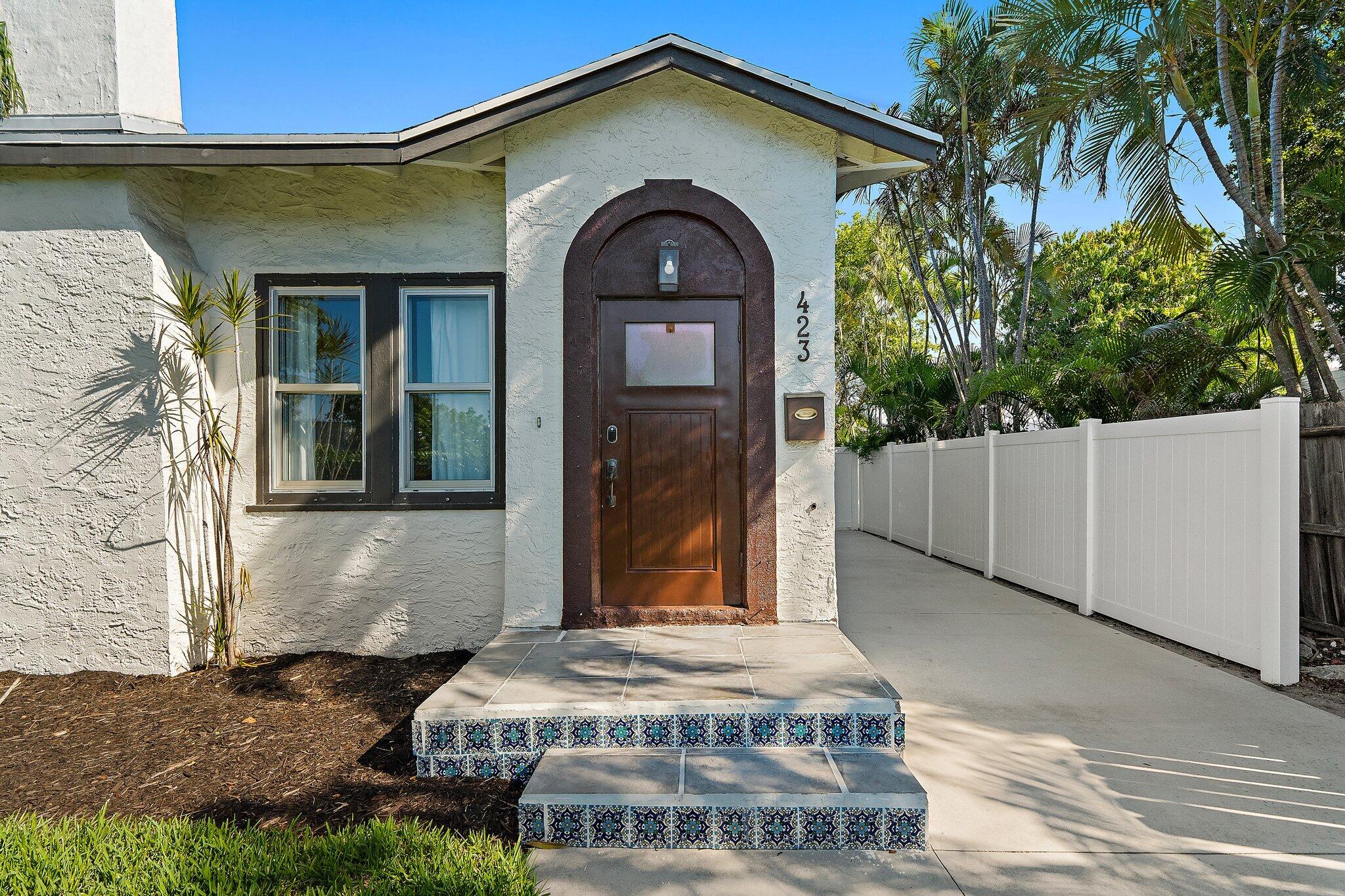 423 Avenida Alegre