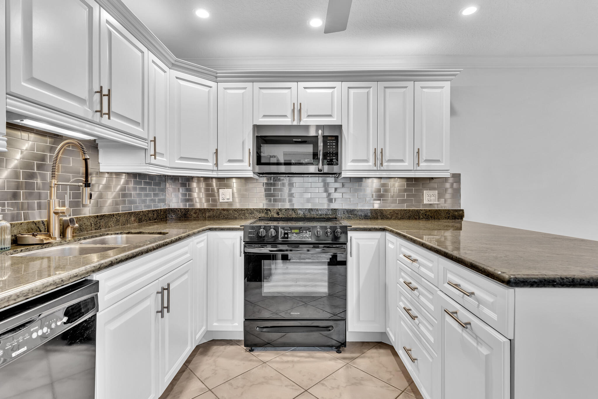 1010 NE 8TH Avenue 24D