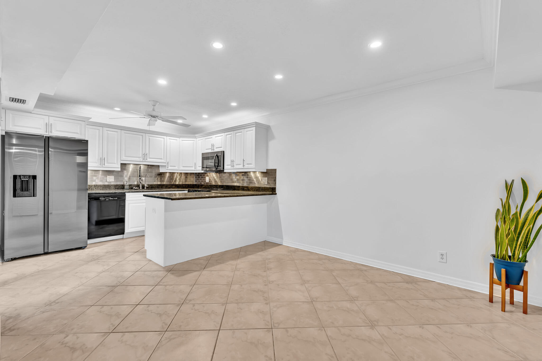 1010 NE 8TH Avenue 24D
