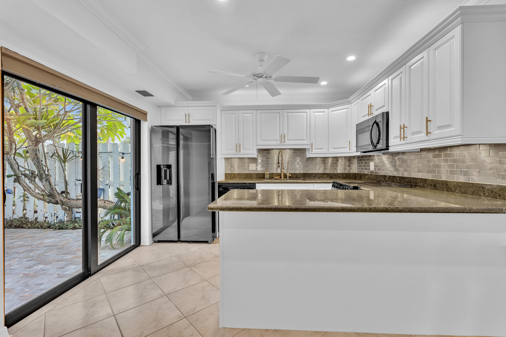 1010 NE 8TH Avenue 24D