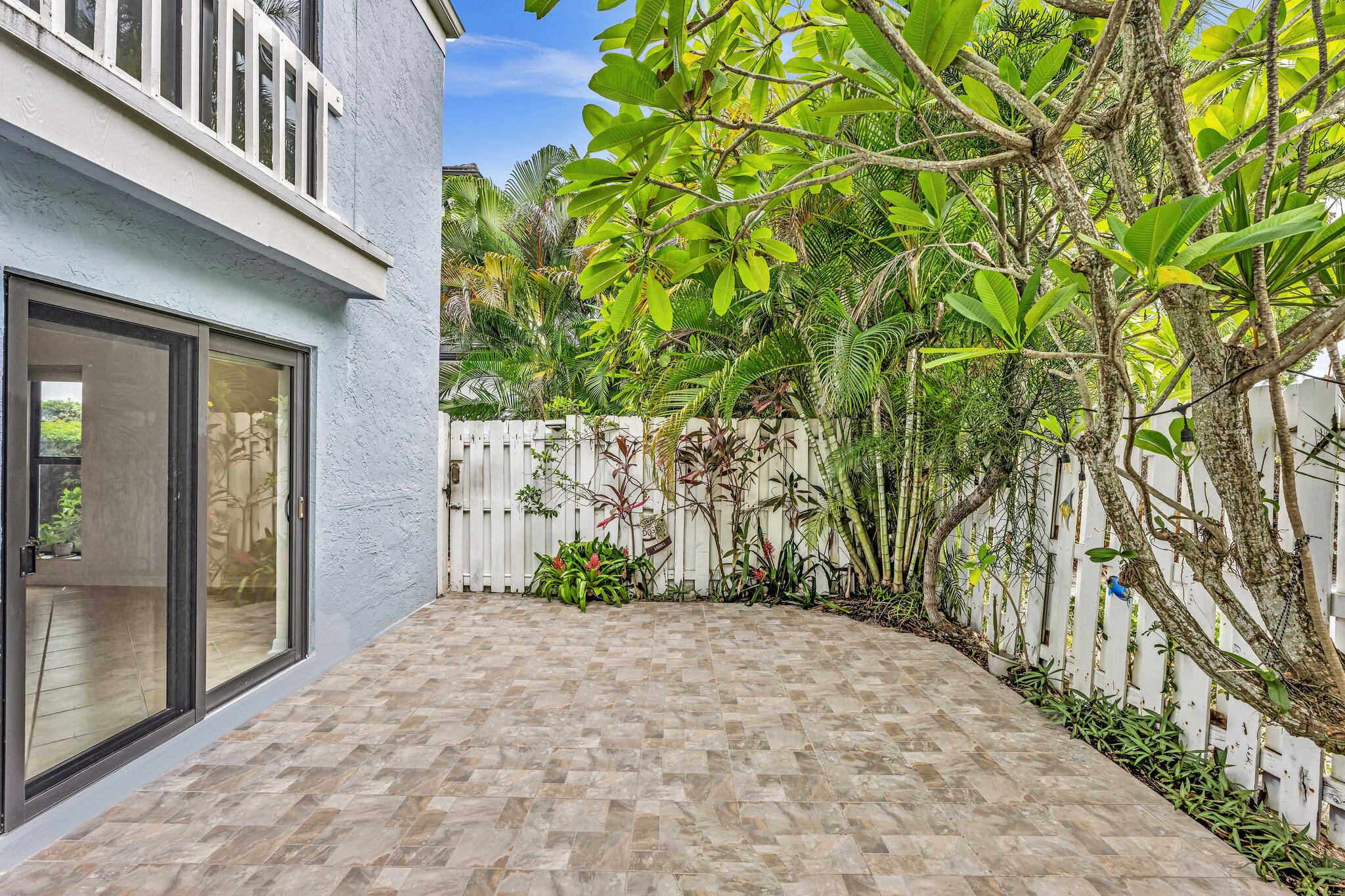 1010 NE 8TH Avenue 24D