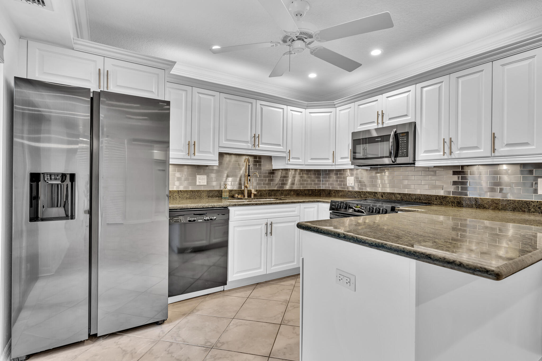 1010 NE 8TH Avenue 24D