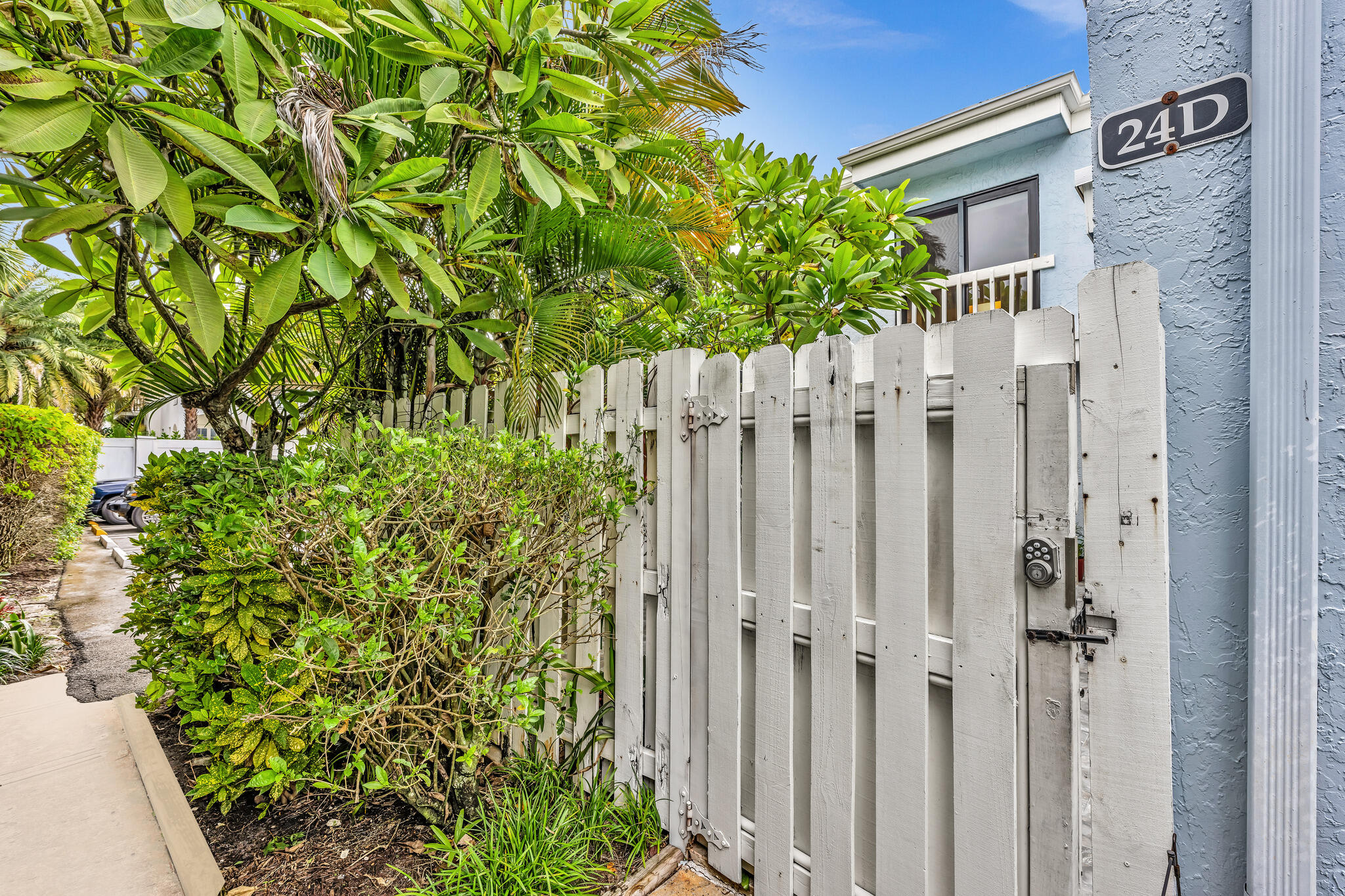 1010 NE 8TH Avenue 24D