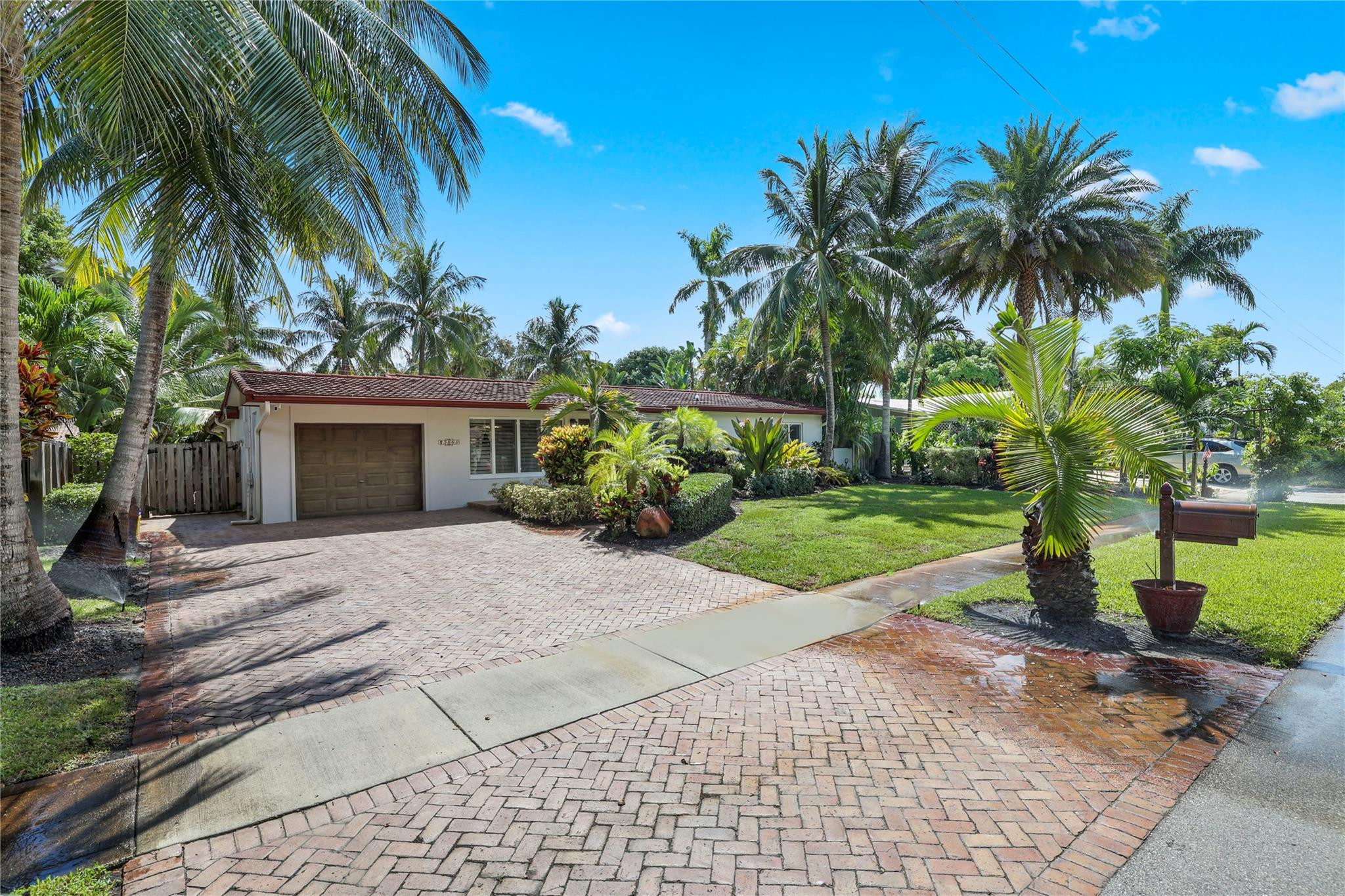 3860 NW 2nd Ct