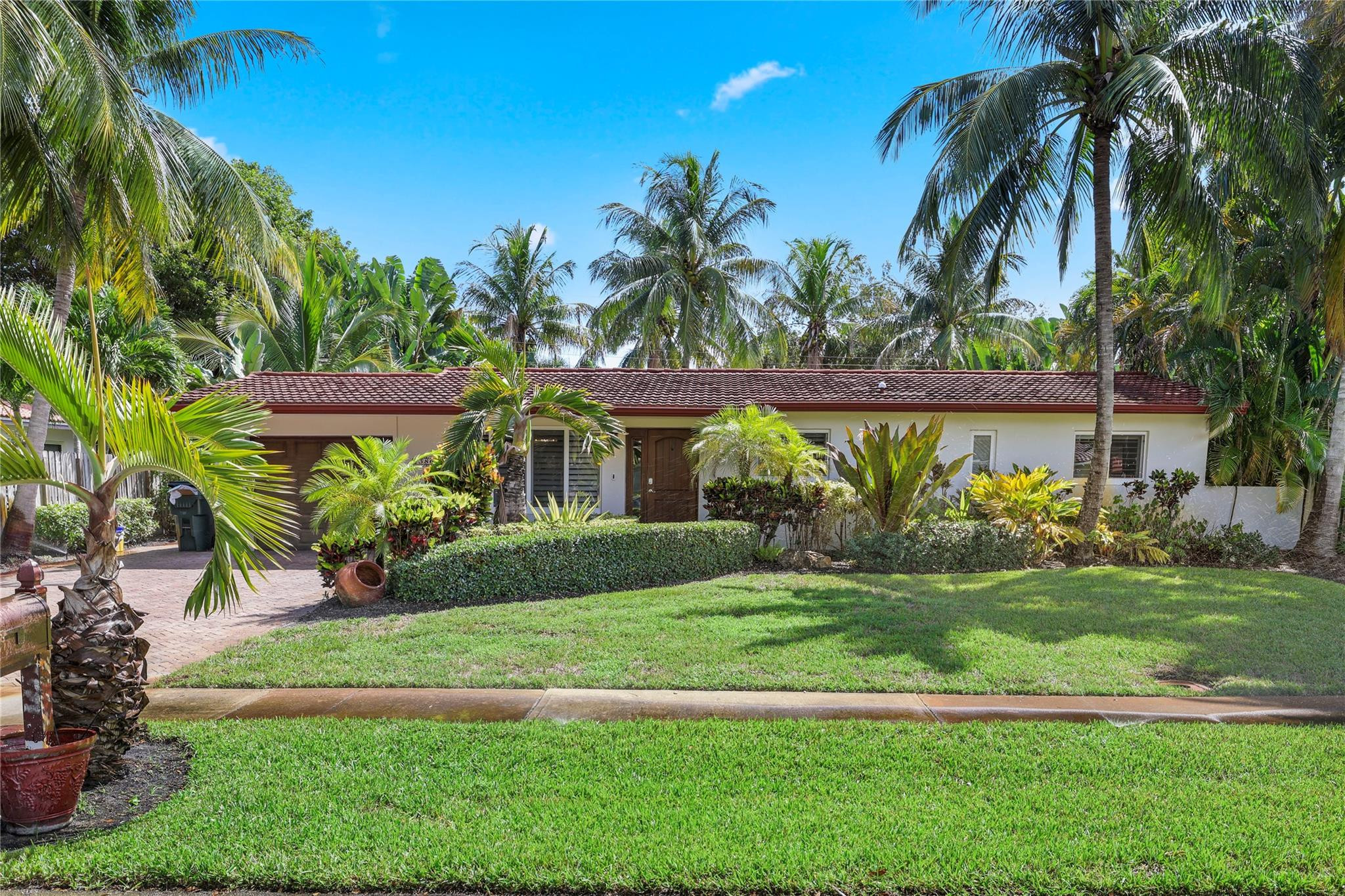 3860 NW 2nd Ct