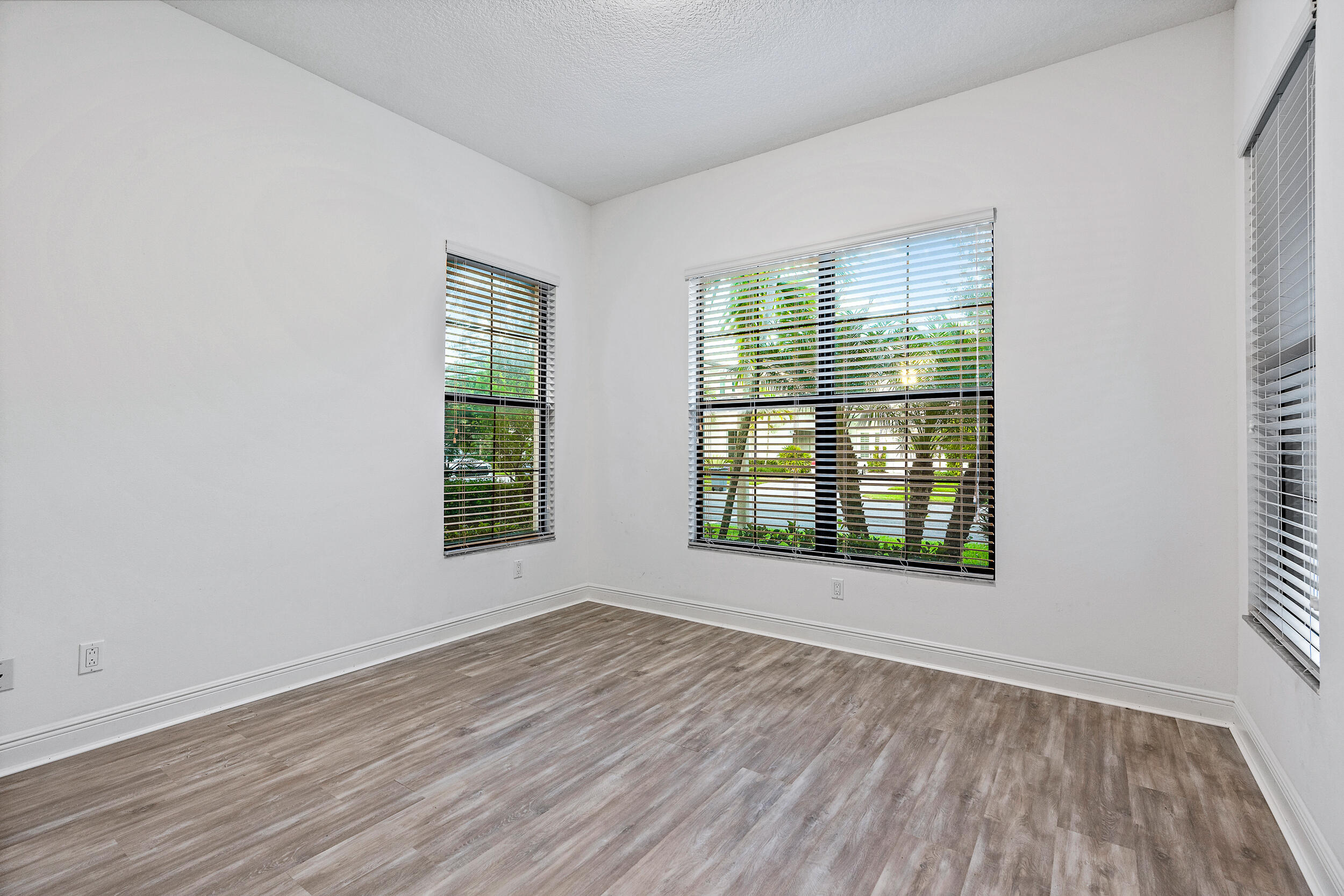 1095 Faulkner Terrace