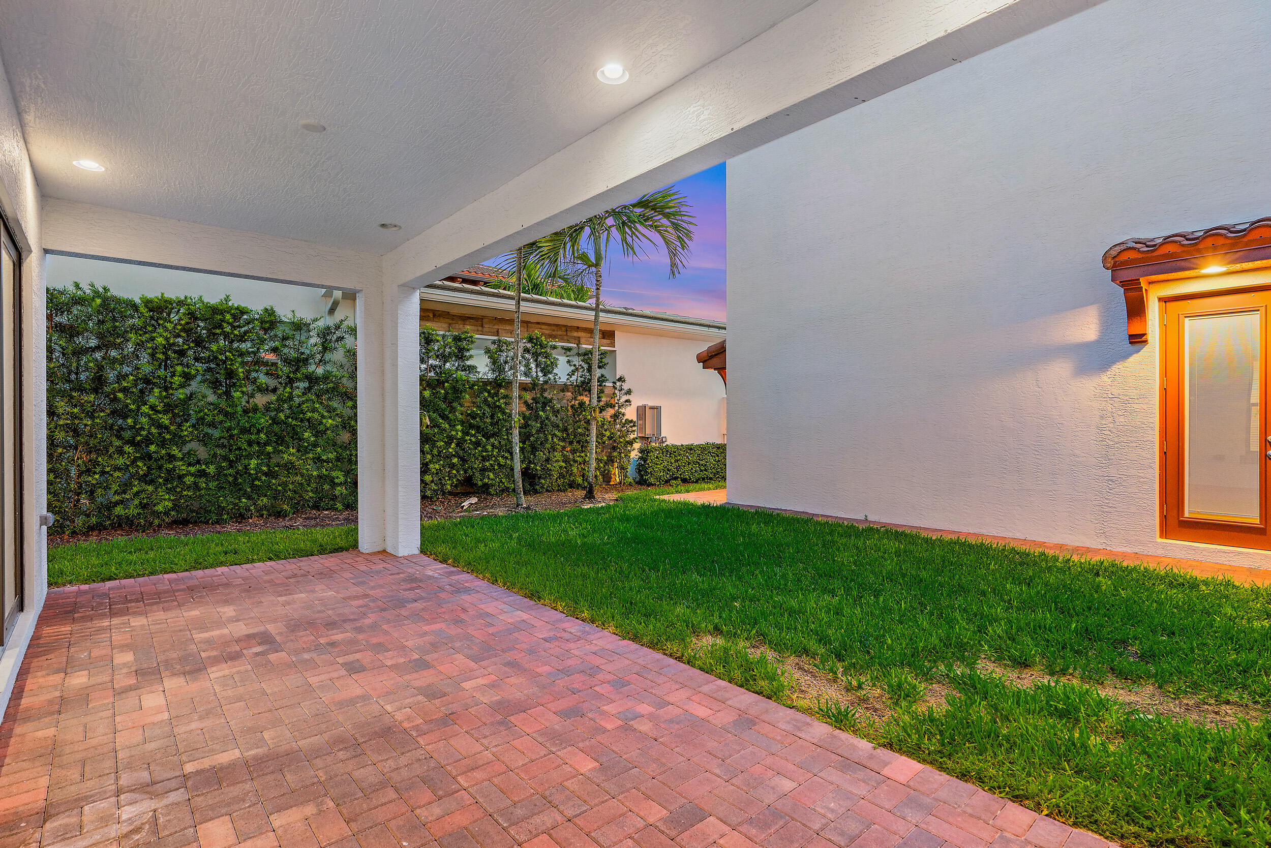 1095 Faulkner Terrace