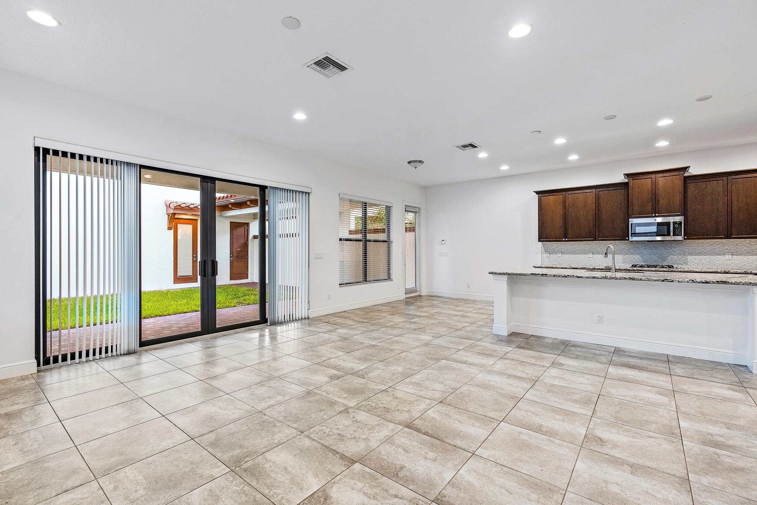 1095 Faulkner Terrace