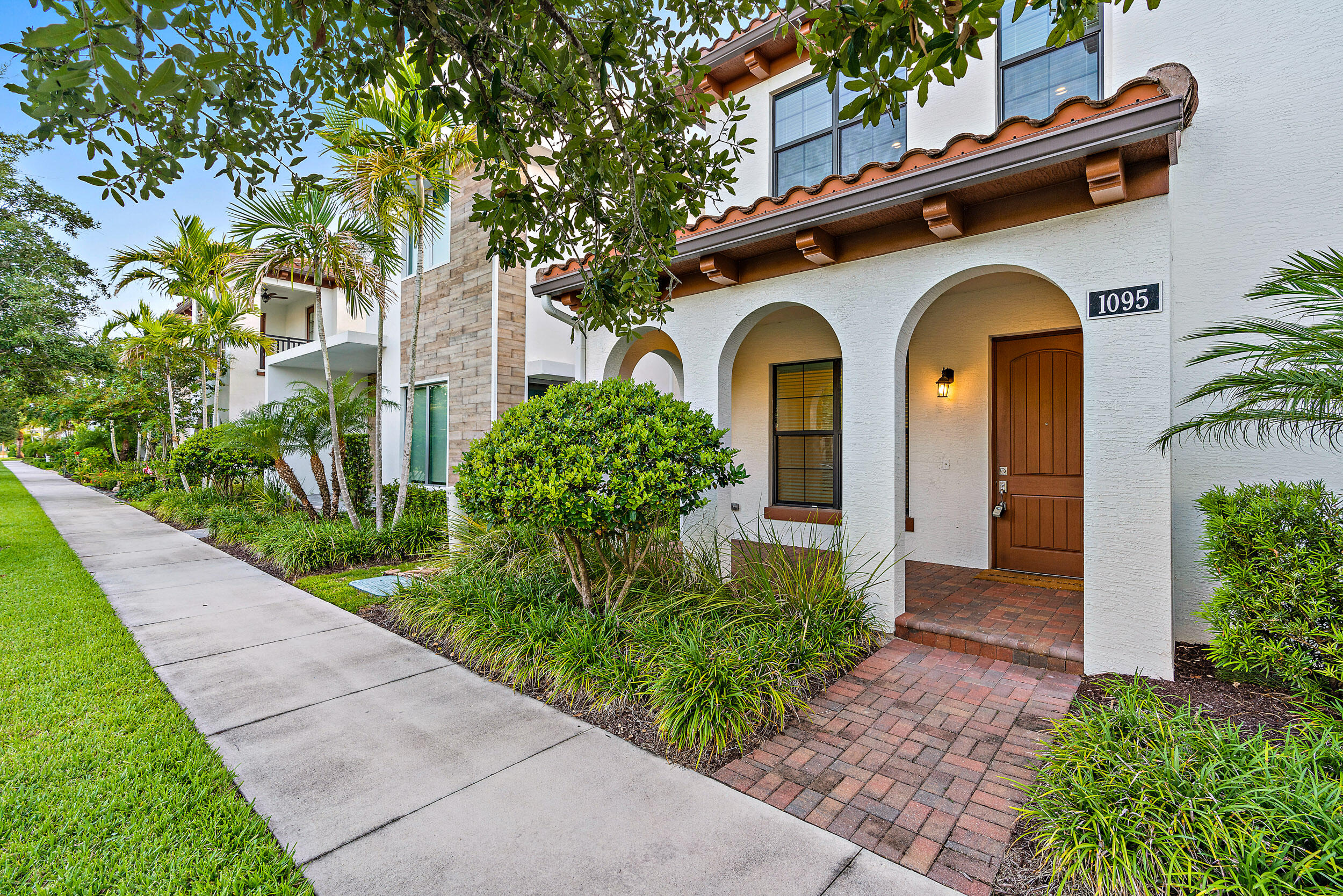 1095 Faulkner Terrace