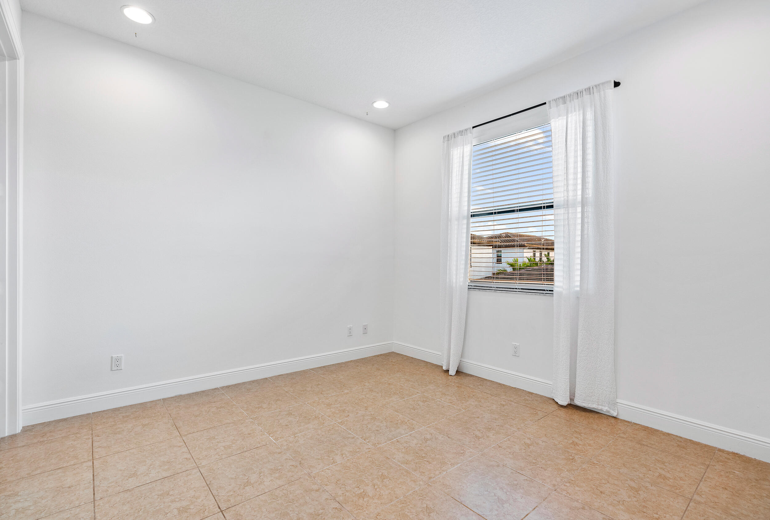 1095 Faulkner Terrace
