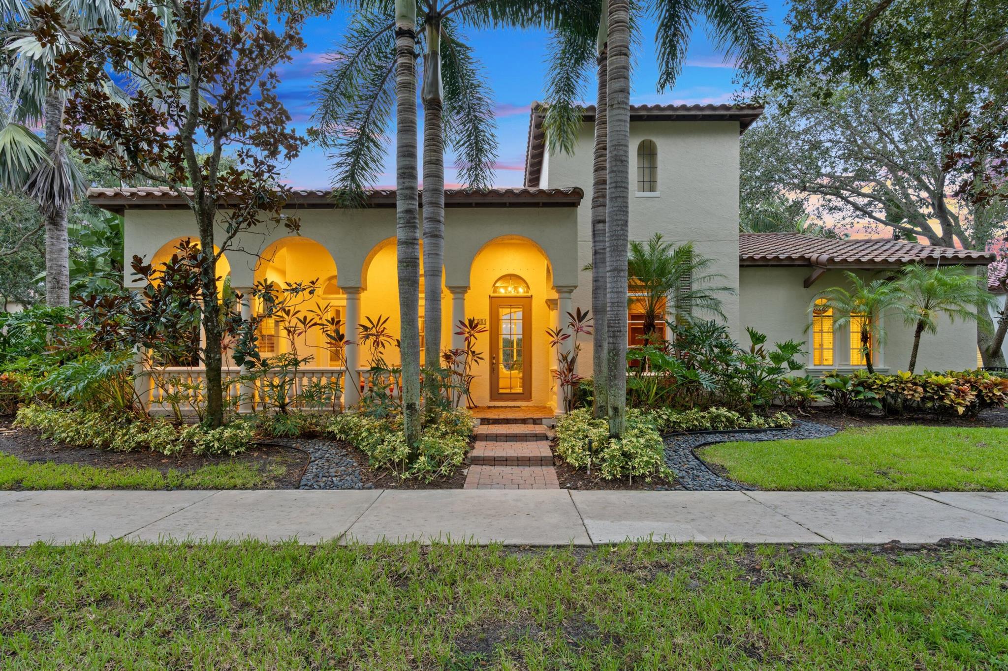 103 Valencia Boulevard