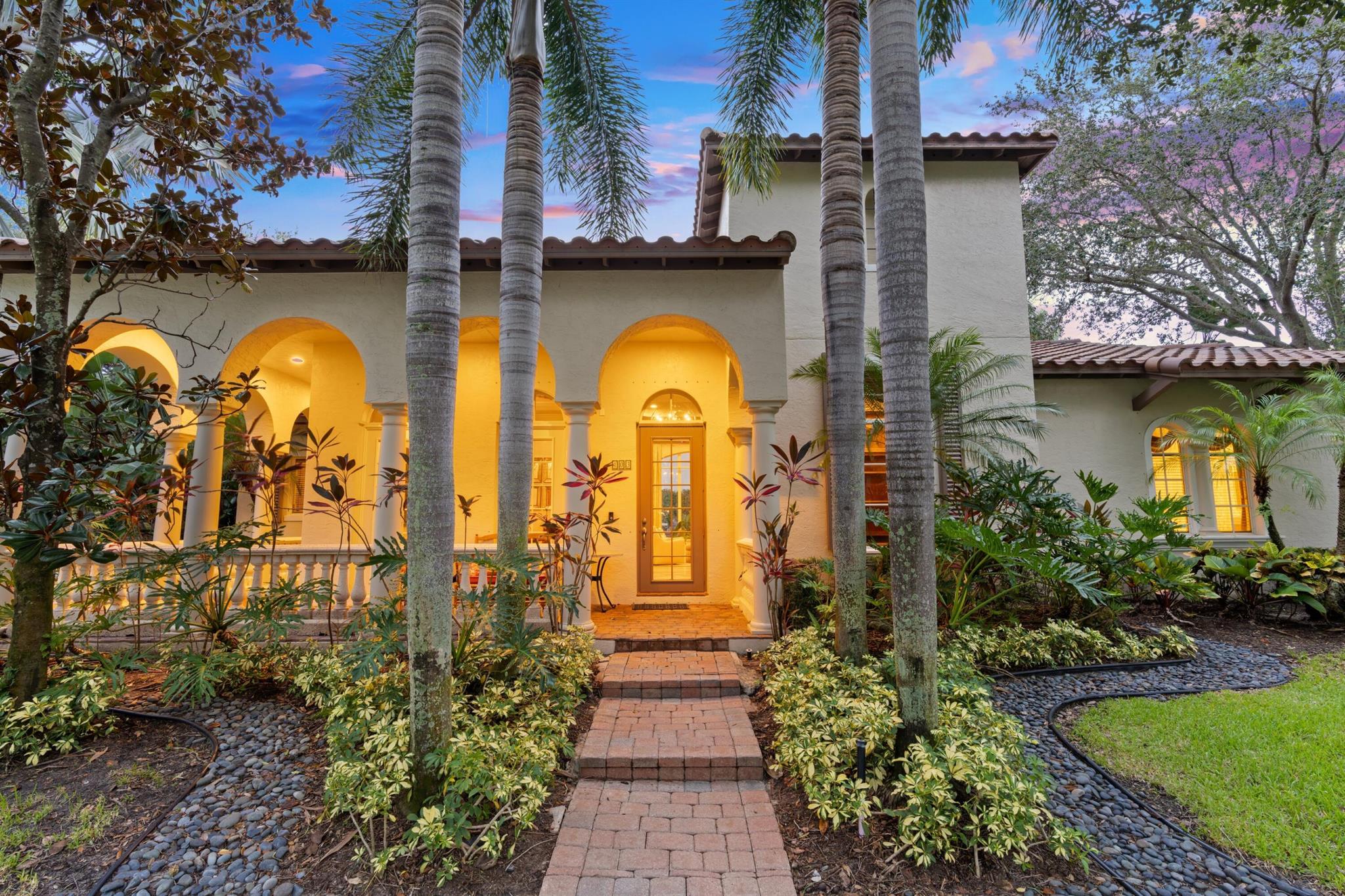 103 Valencia Boulevard