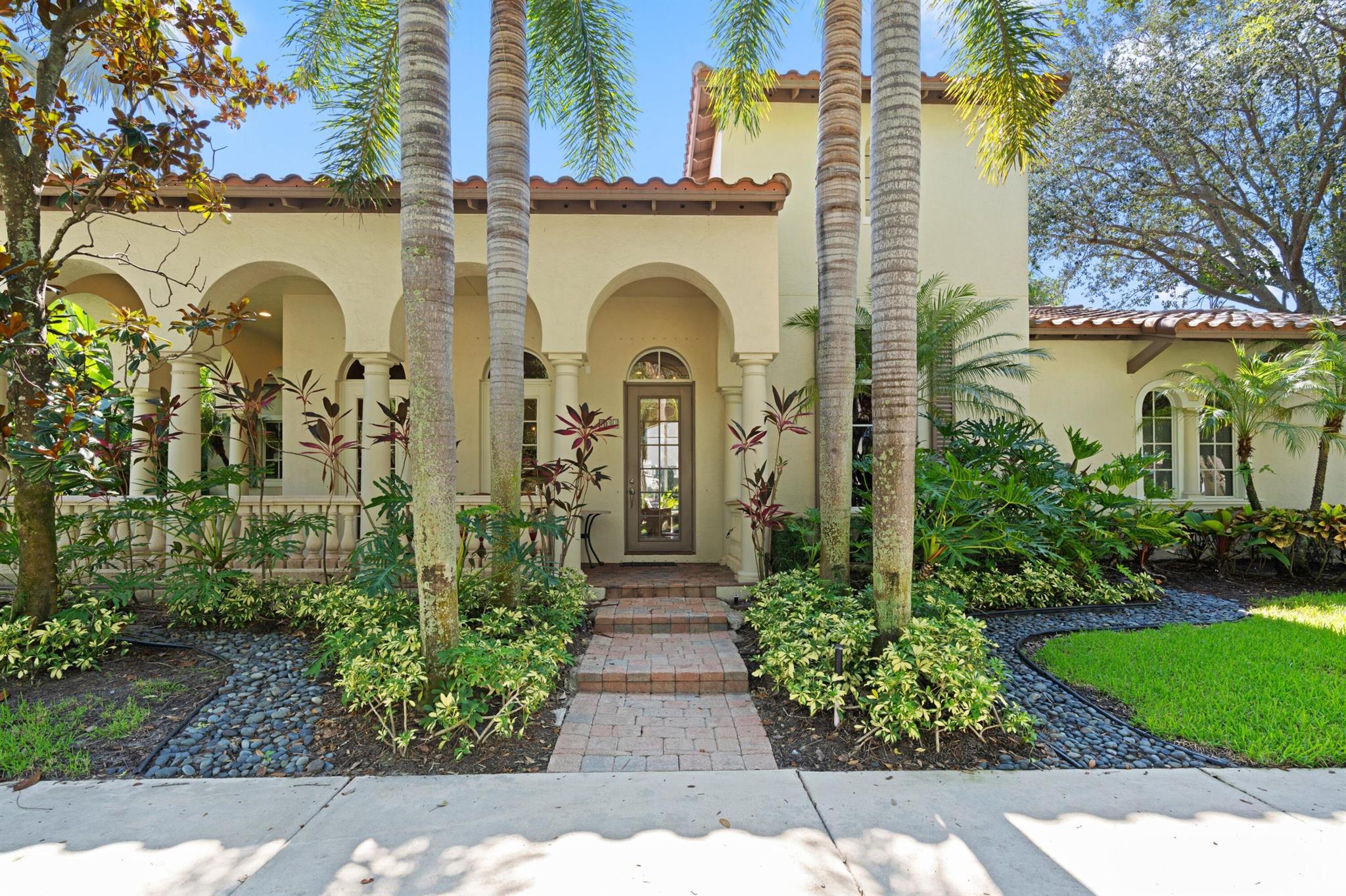 103 Valencia Boulevard