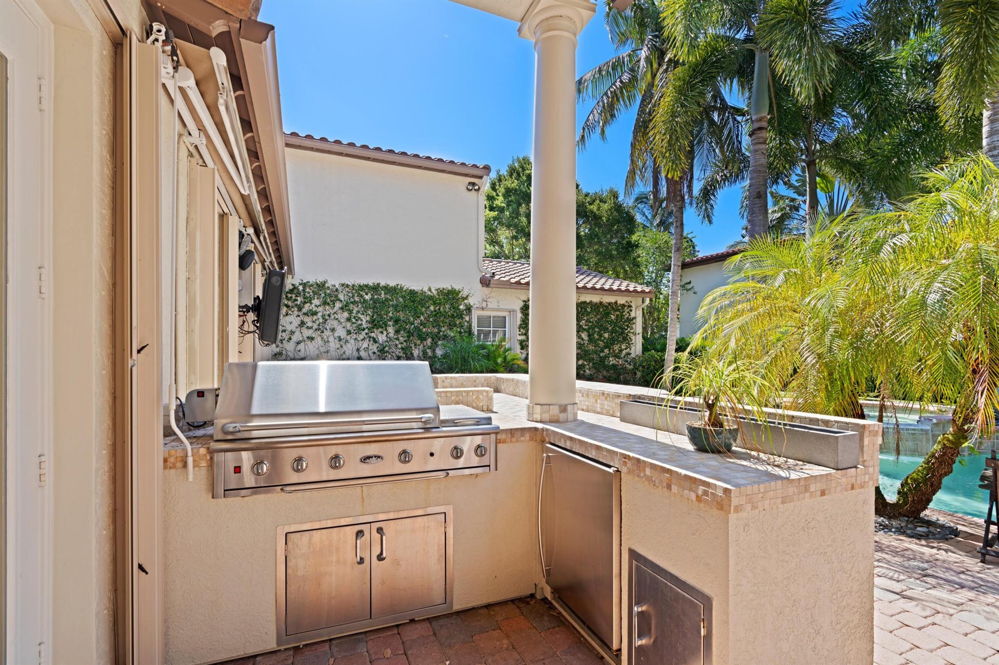 103 Valencia Boulevard
