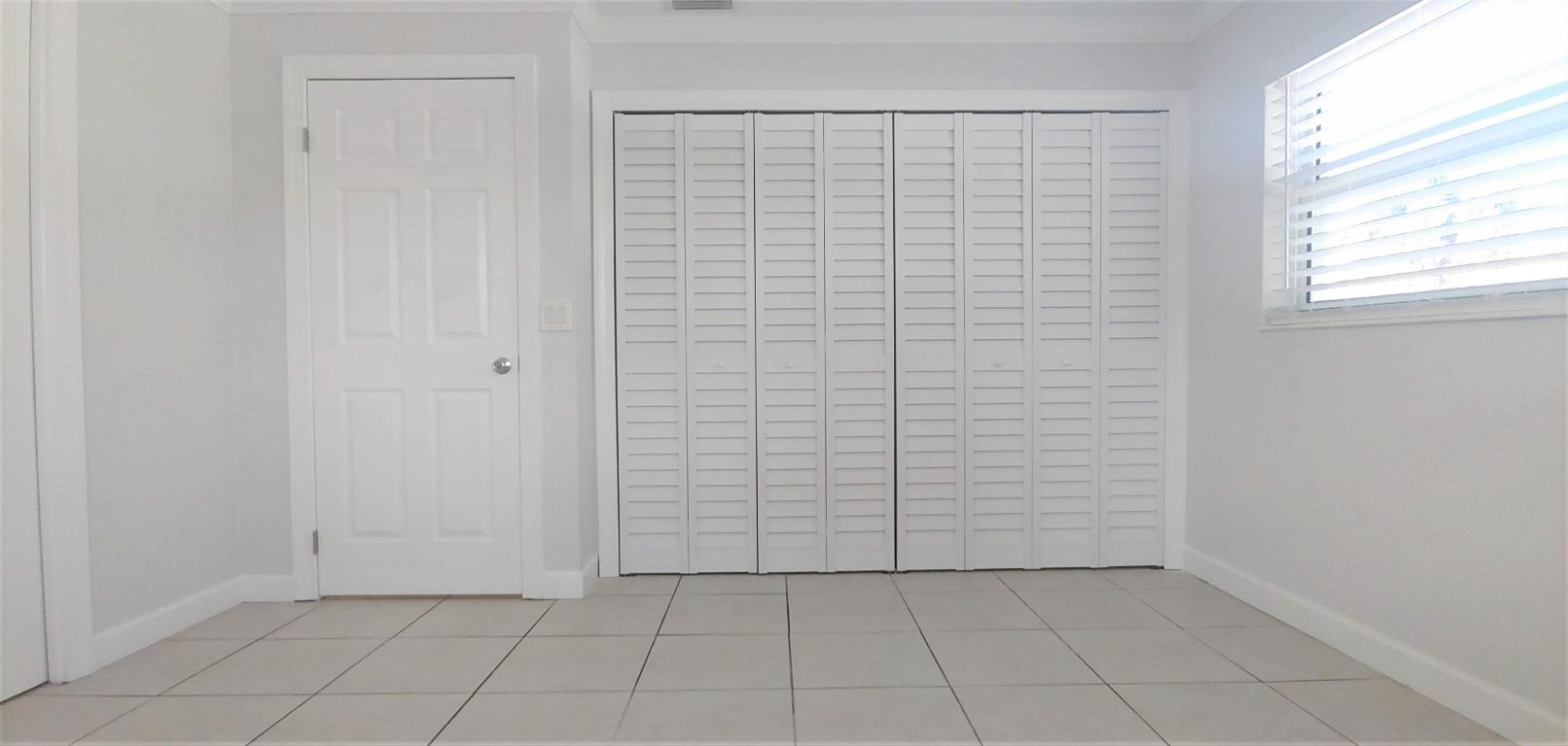 714 Hummingbird Way E