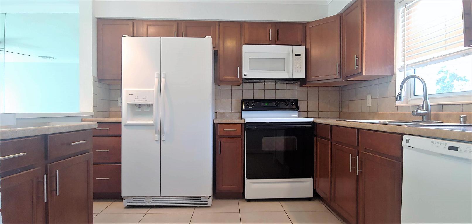 714 Hummingbird Way E