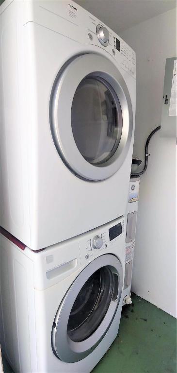 714 Hummingbird Way E