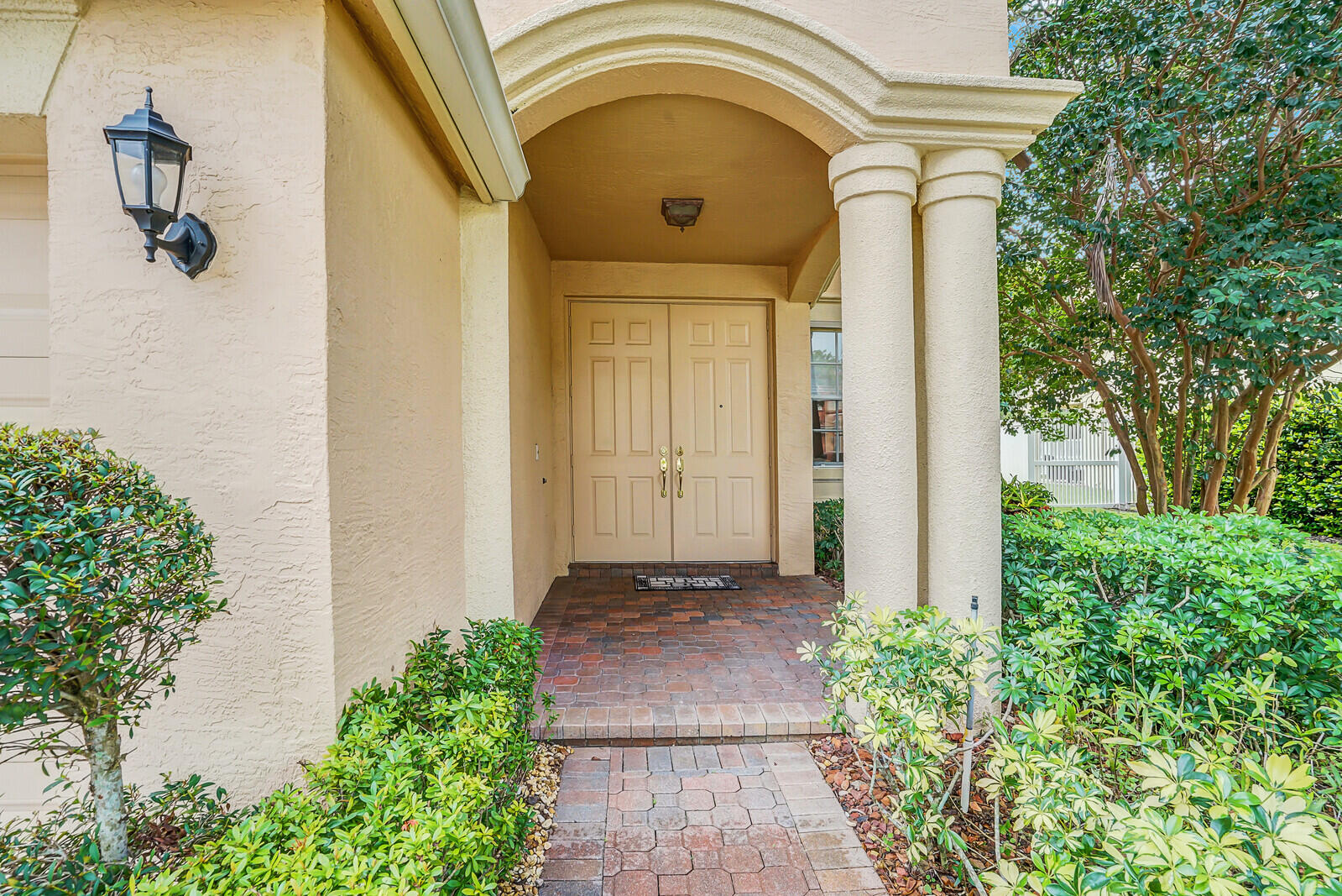 9048 Alexandra Circle