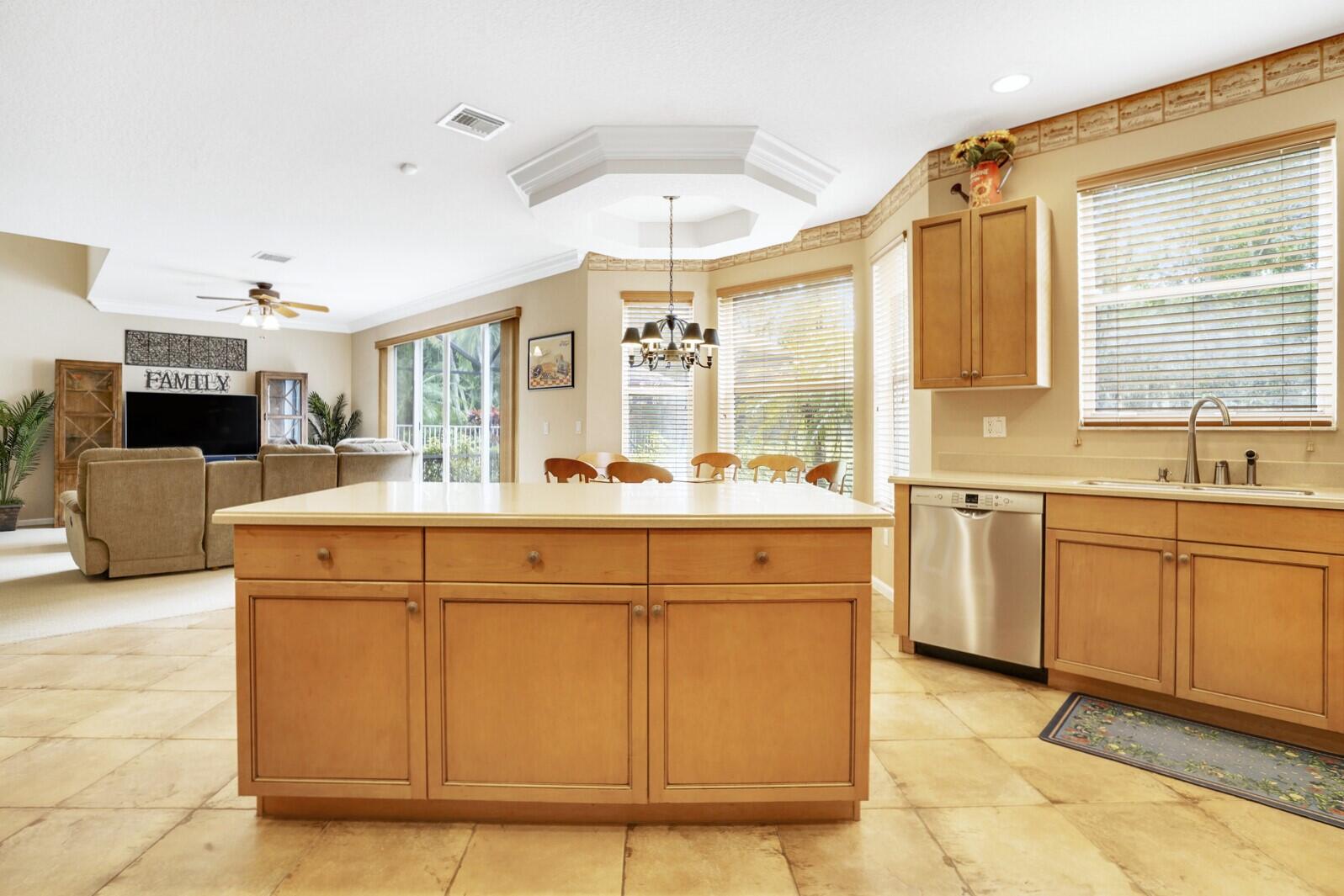 9048 Alexandra Circle