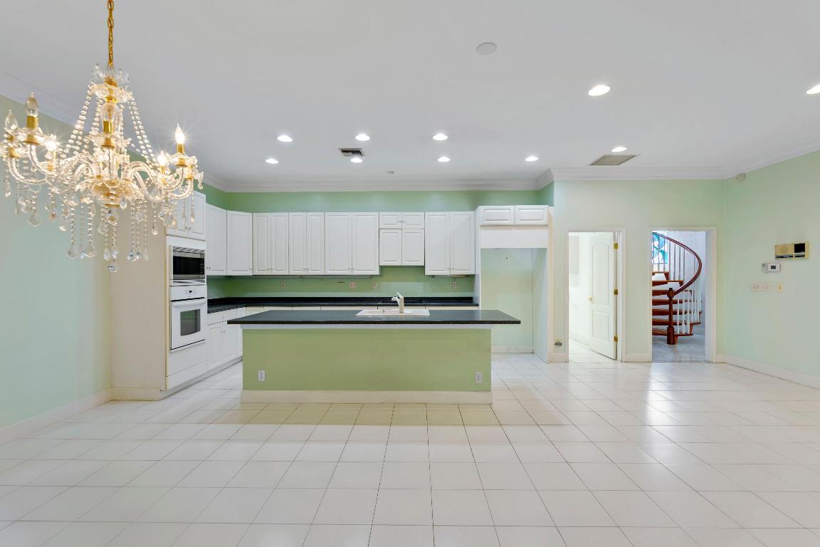 18385 SE Village Circle