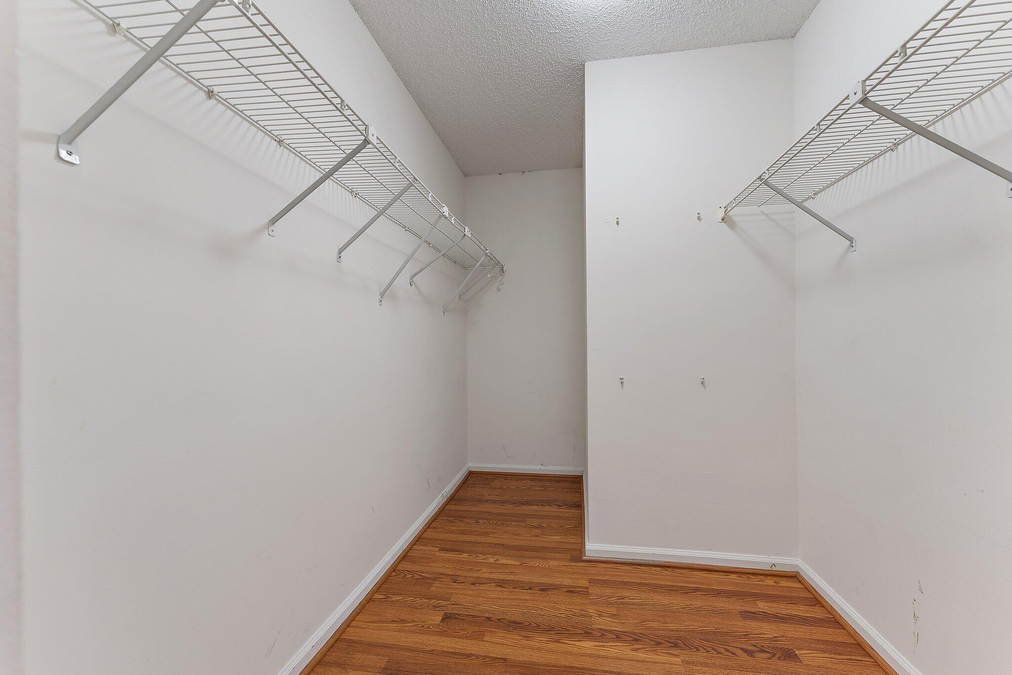 17 Lexington Lane W F