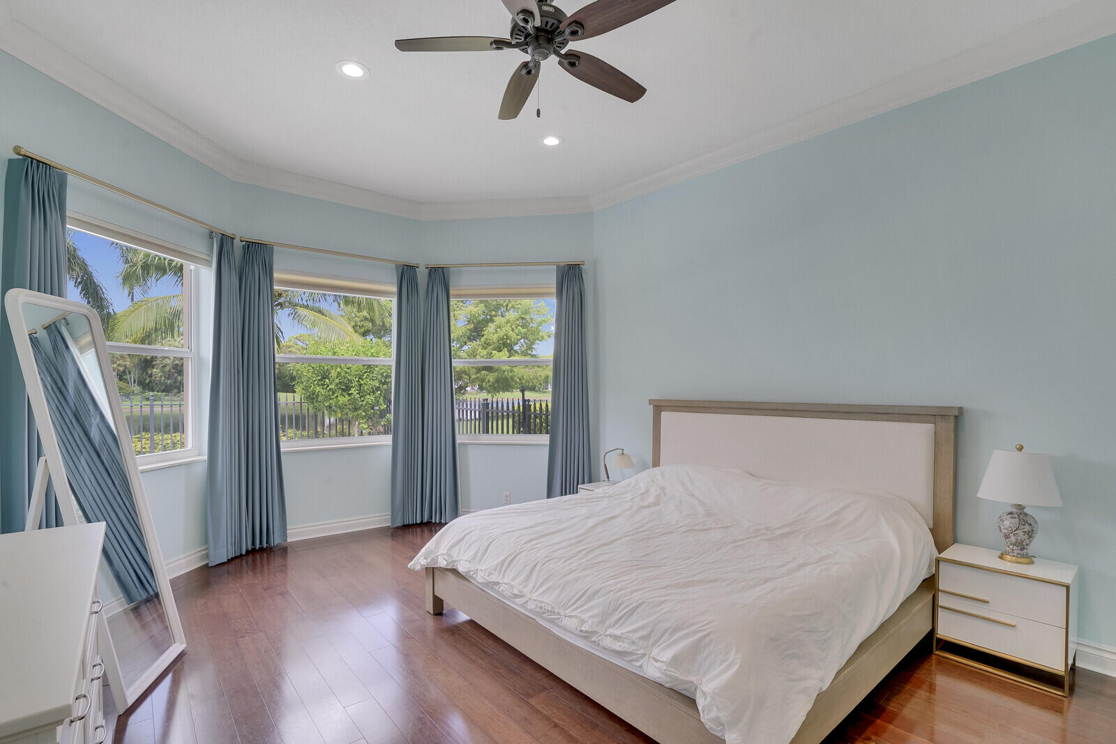 18530 SE Lakeside Drive