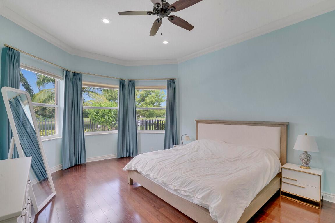 18530 SE Lakeside Drive