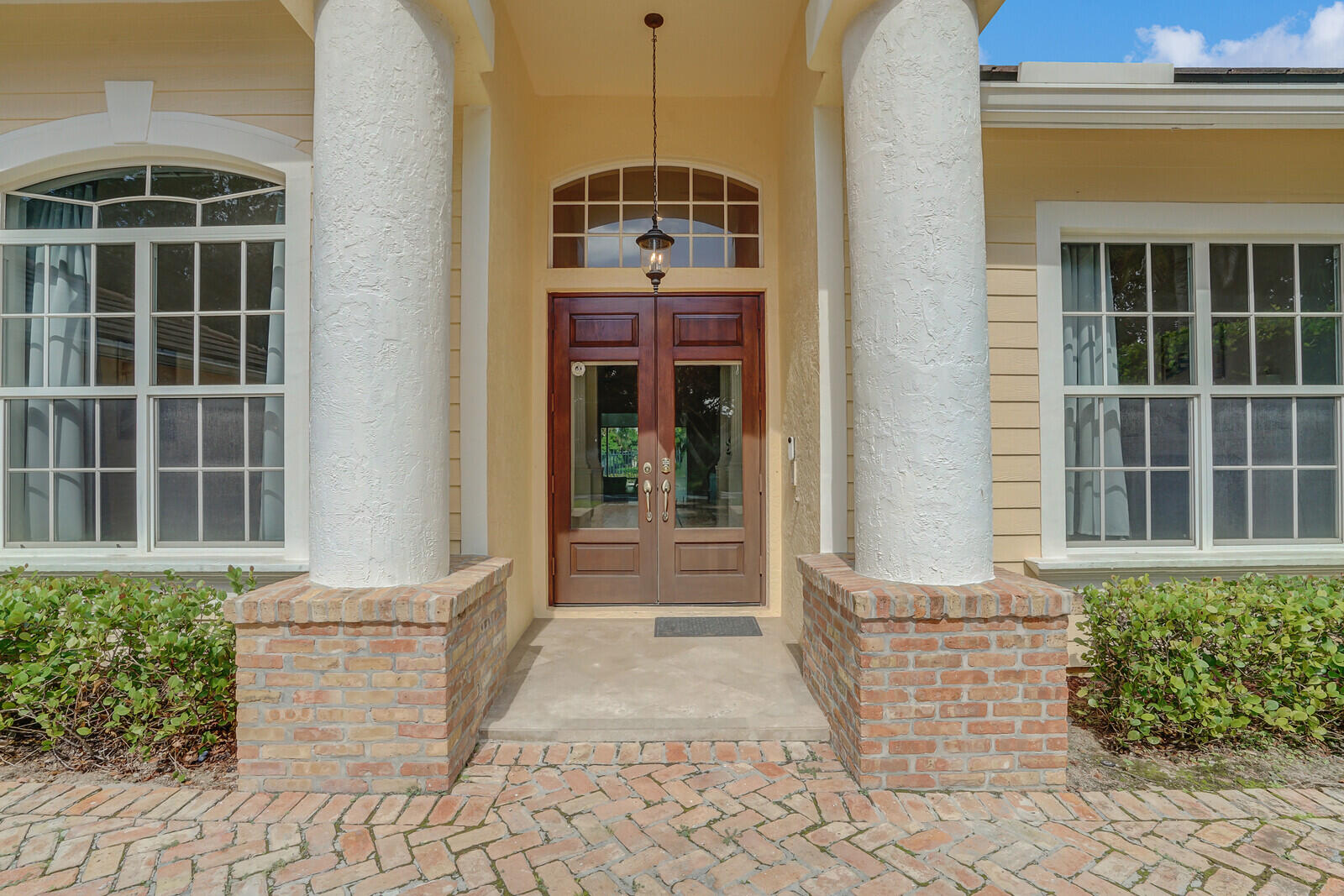 18530 SE Lakeside Drive