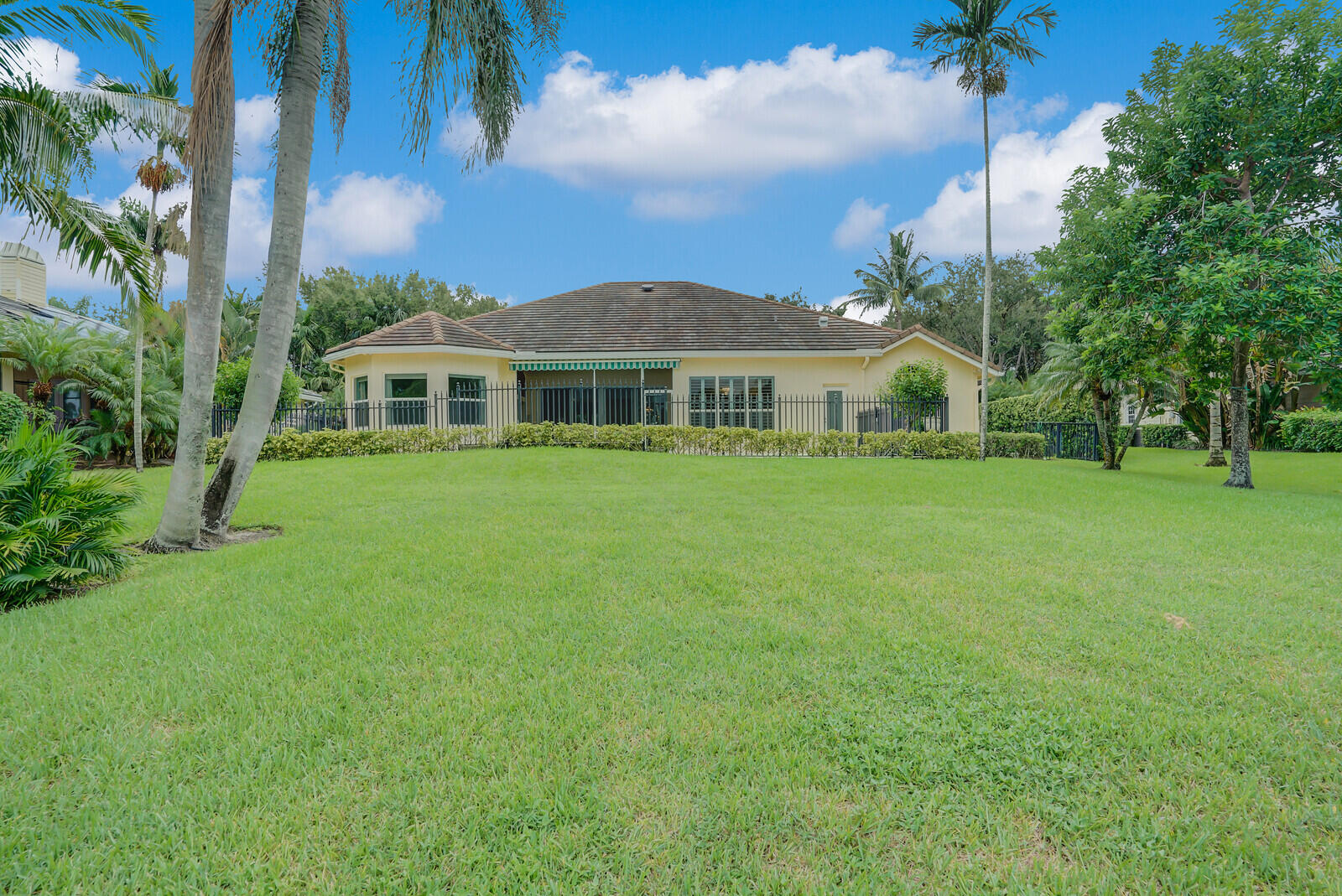 18530 SE Lakeside Drive