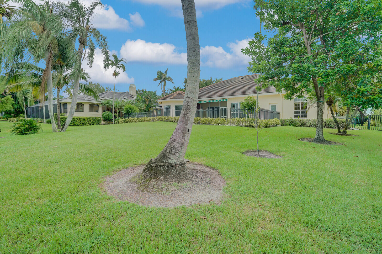 18530 SE Lakeside Drive