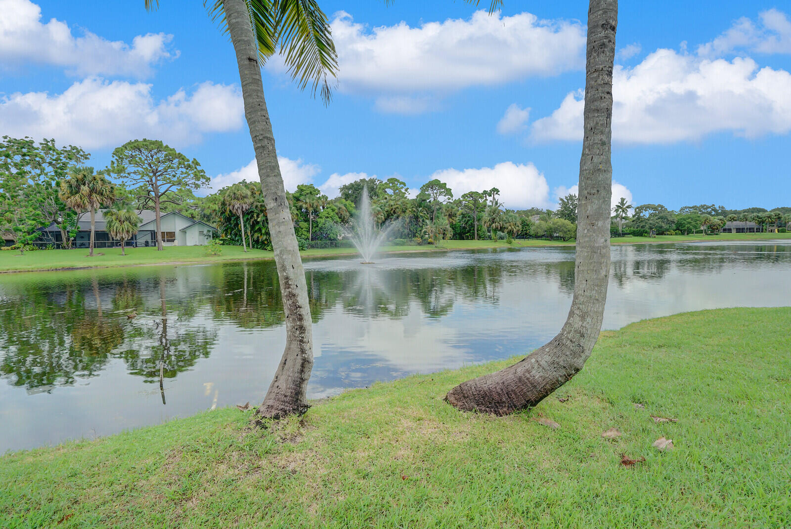 18530 SE Lakeside Drive