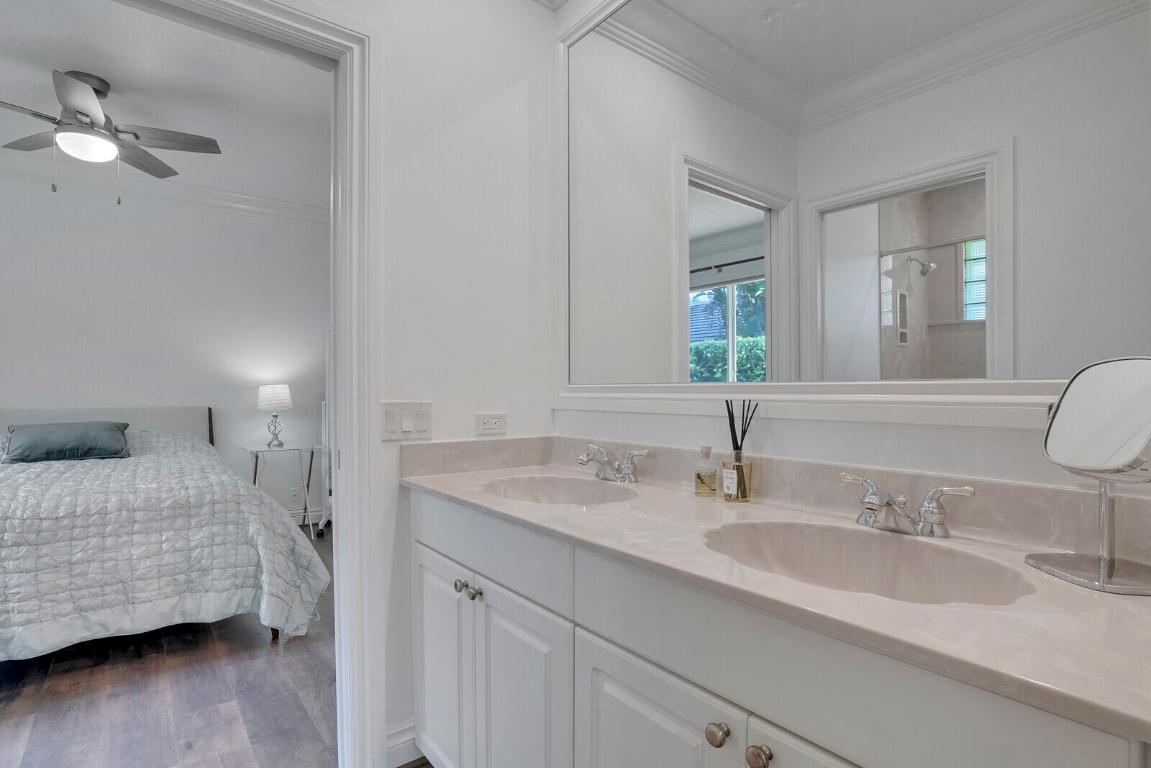 18530 SE Lakeside Drive