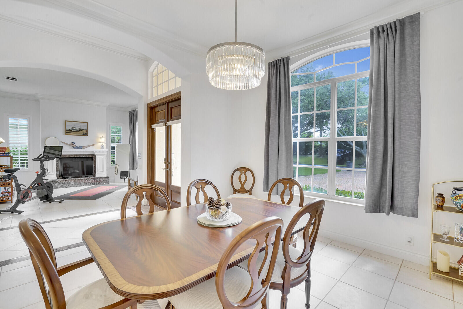 18530 SE Lakeside Drive