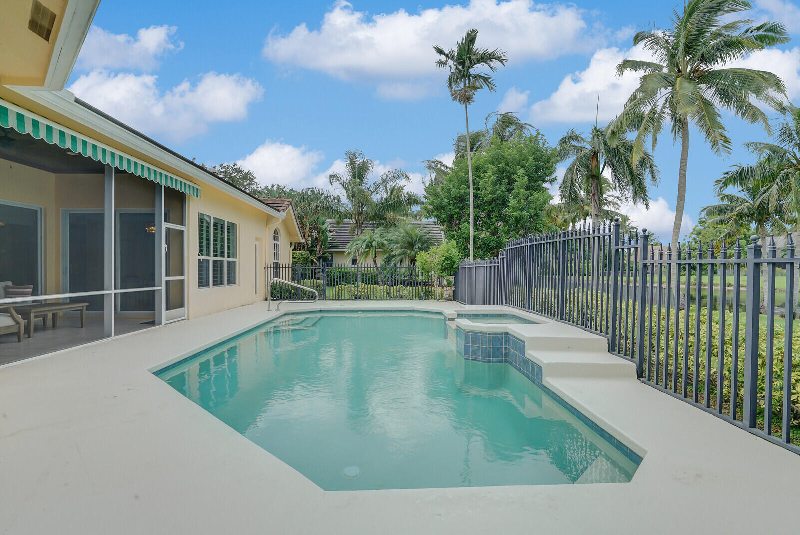 18530 SE Lakeside Drive