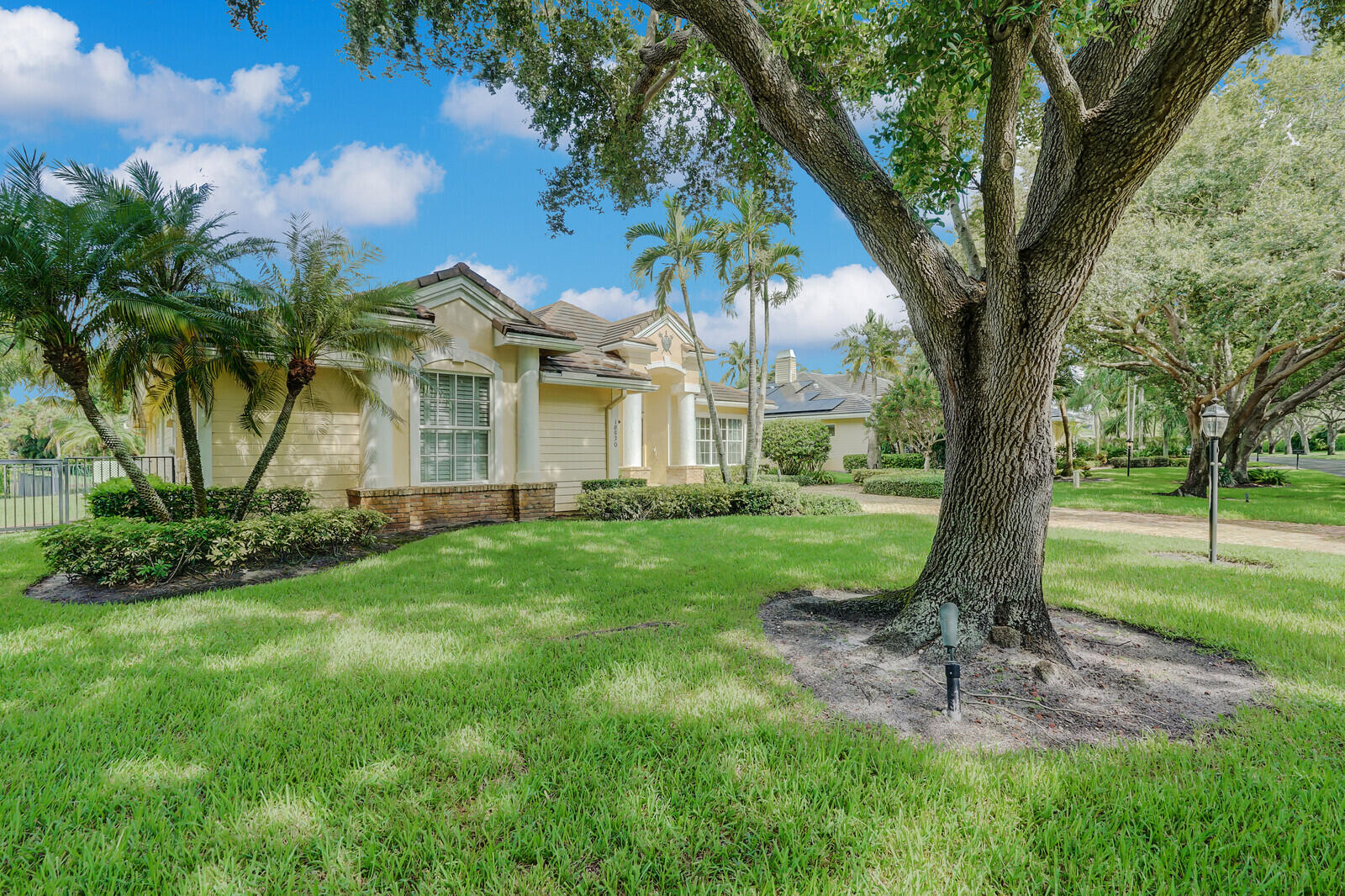 18530 SE Lakeside Drive