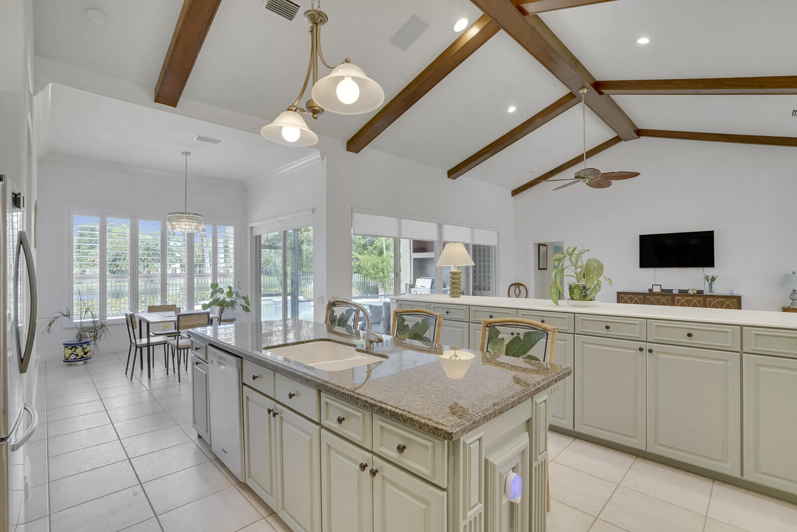 18530 SE Lakeside Drive