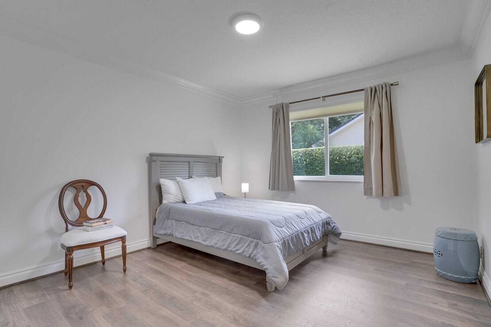 18530 SE Lakeside Drive