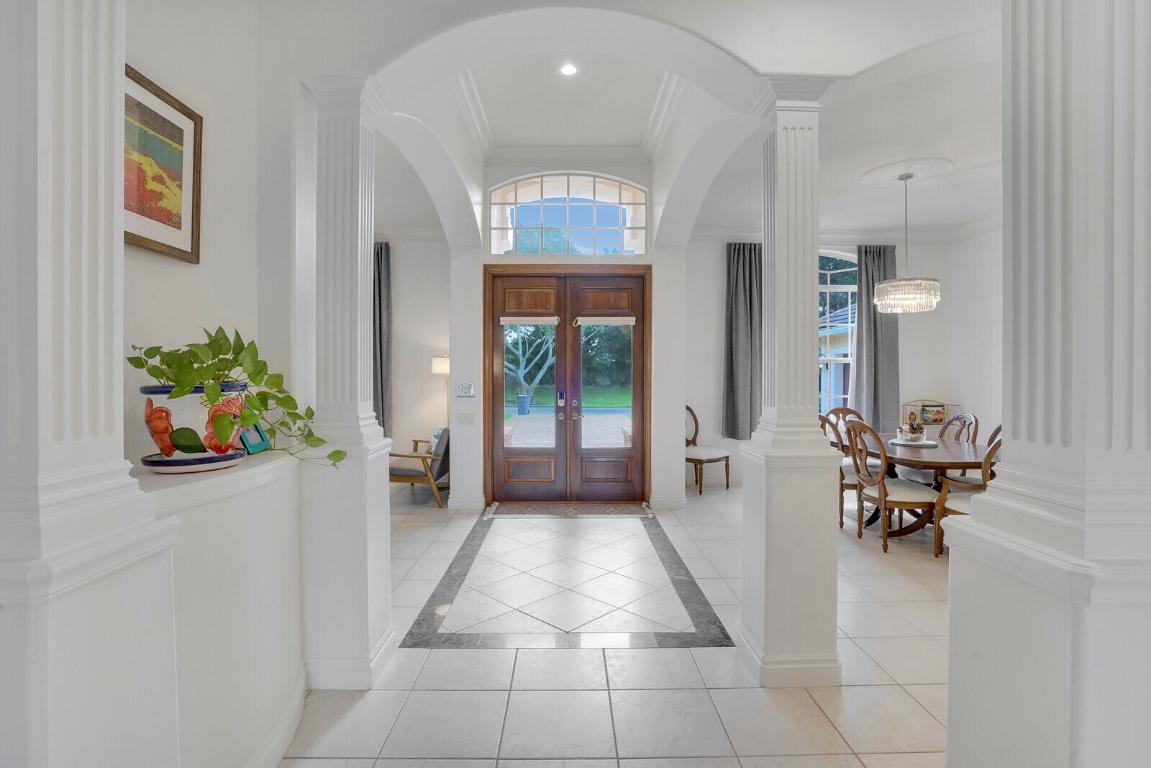 18530 SE Lakeside Drive