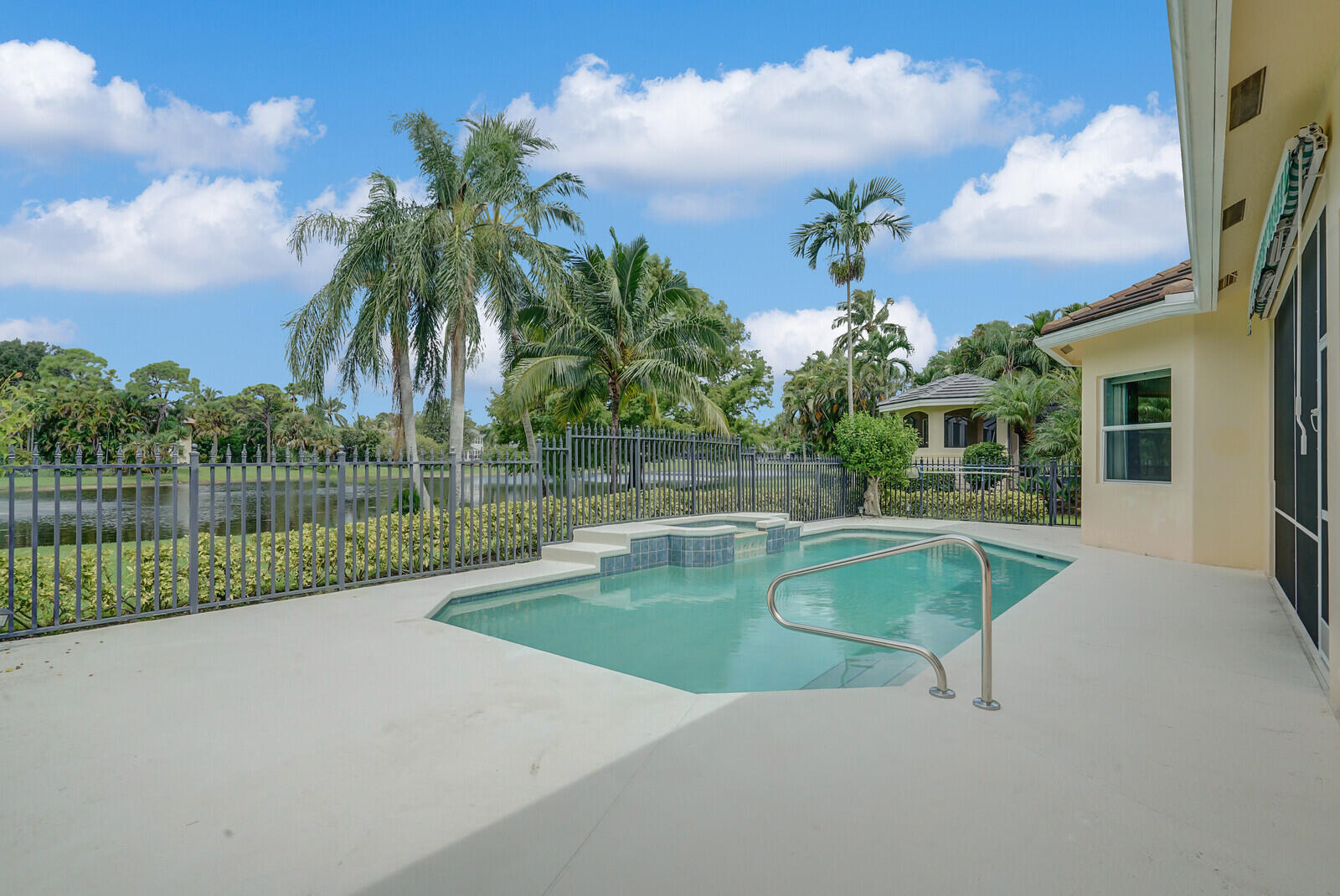 18530 SE Lakeside Drive