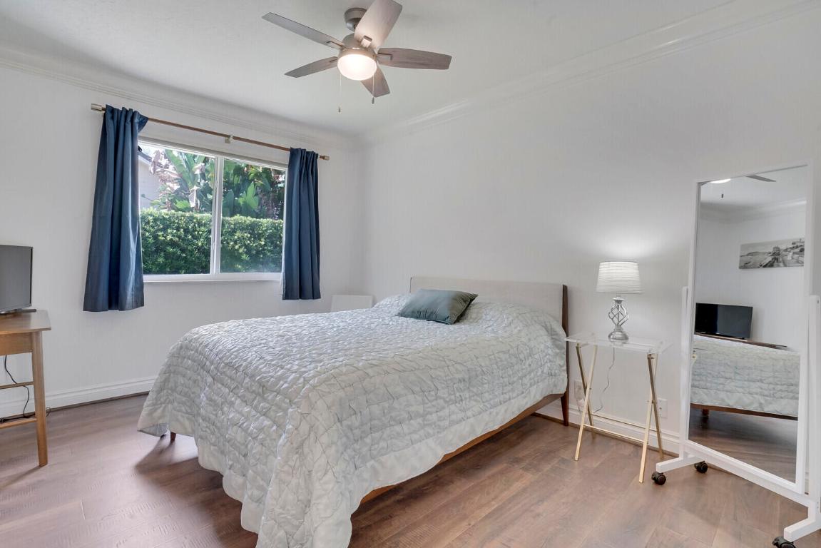 18530 SE Lakeside Drive